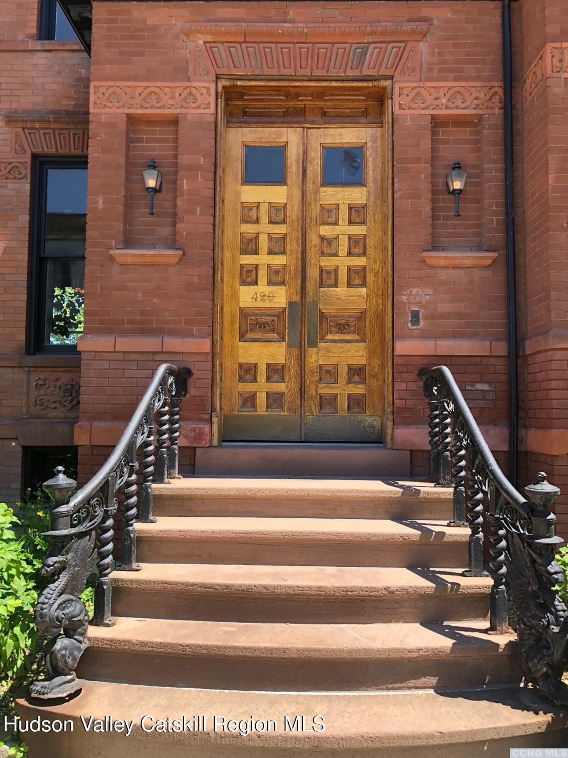 420 Warren Street, 2r