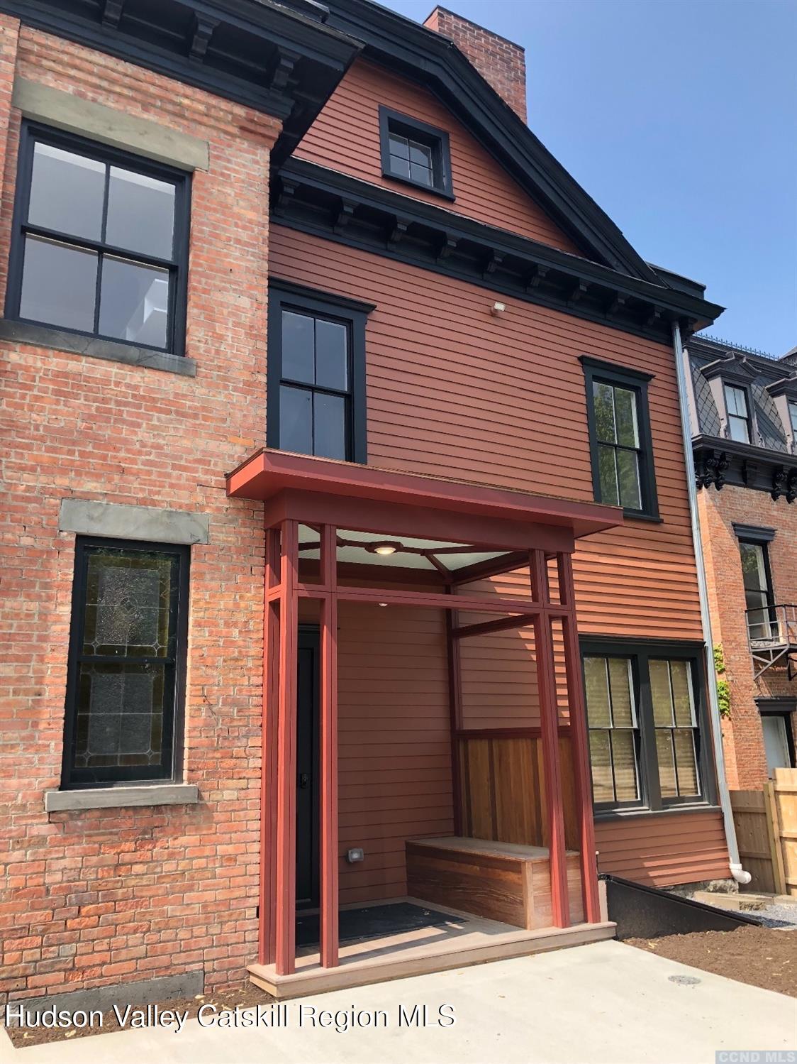 420 Warren Street, 2r