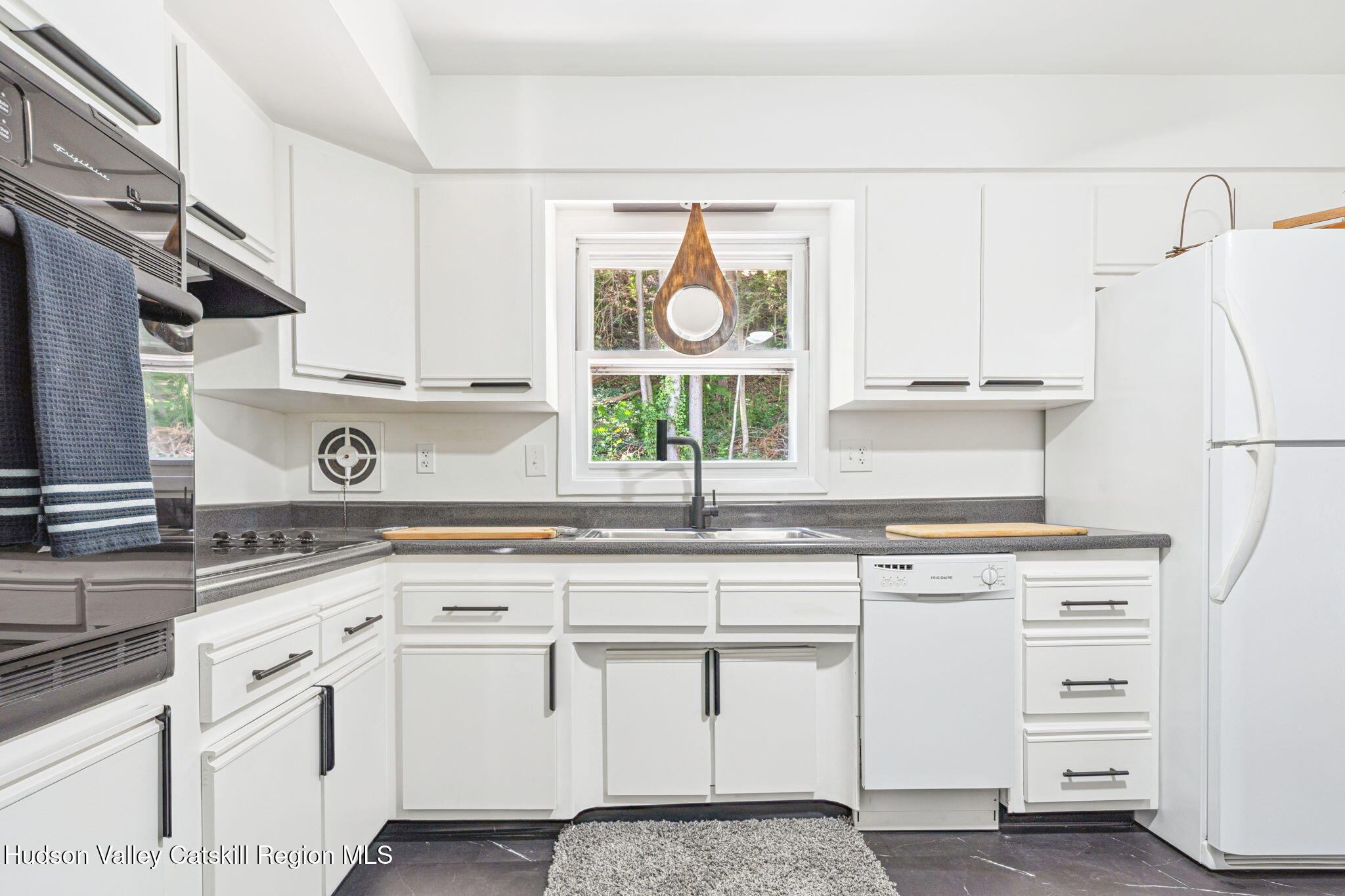 32 Redwood Road
