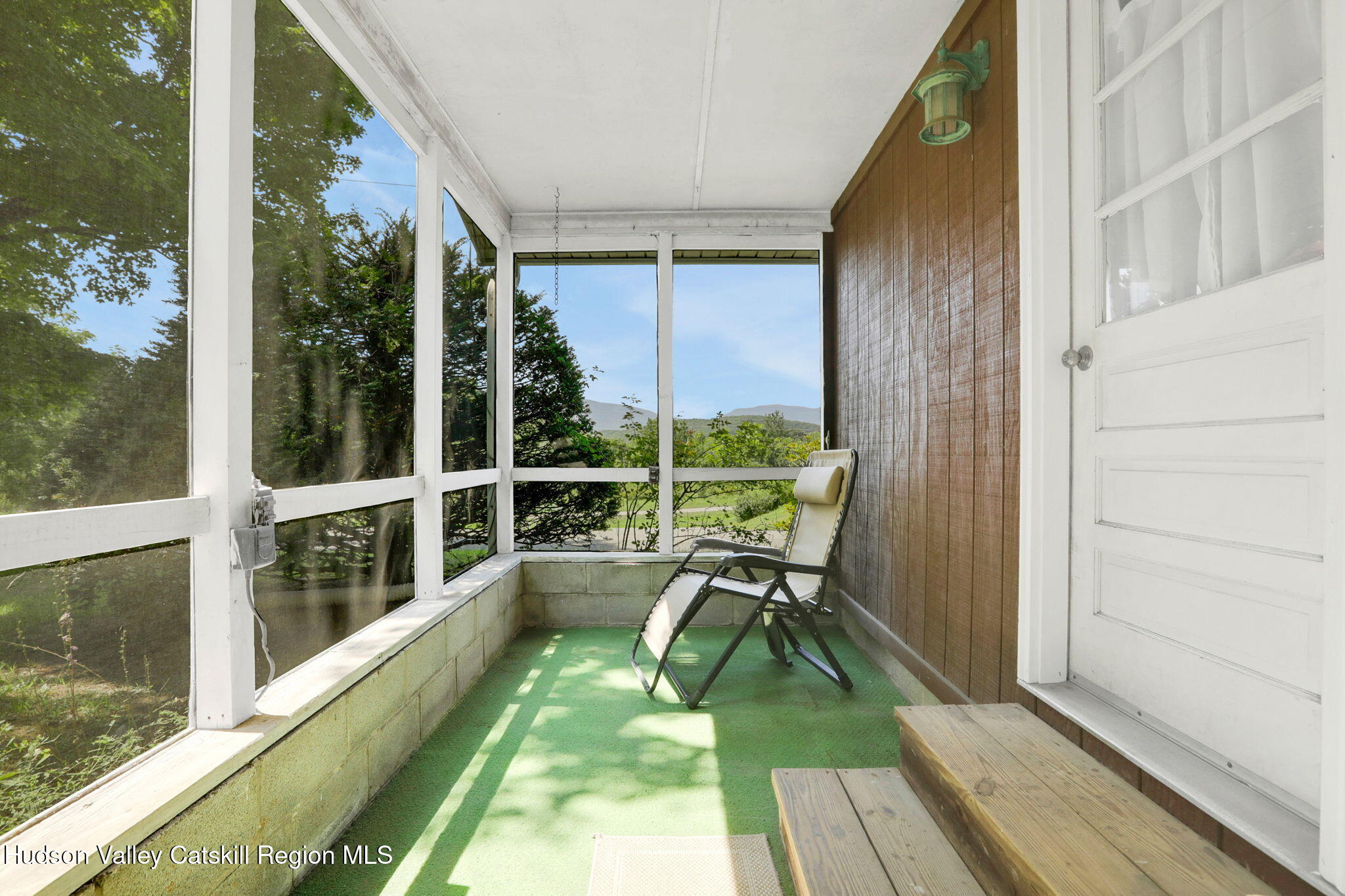 123 Railroad Avenue