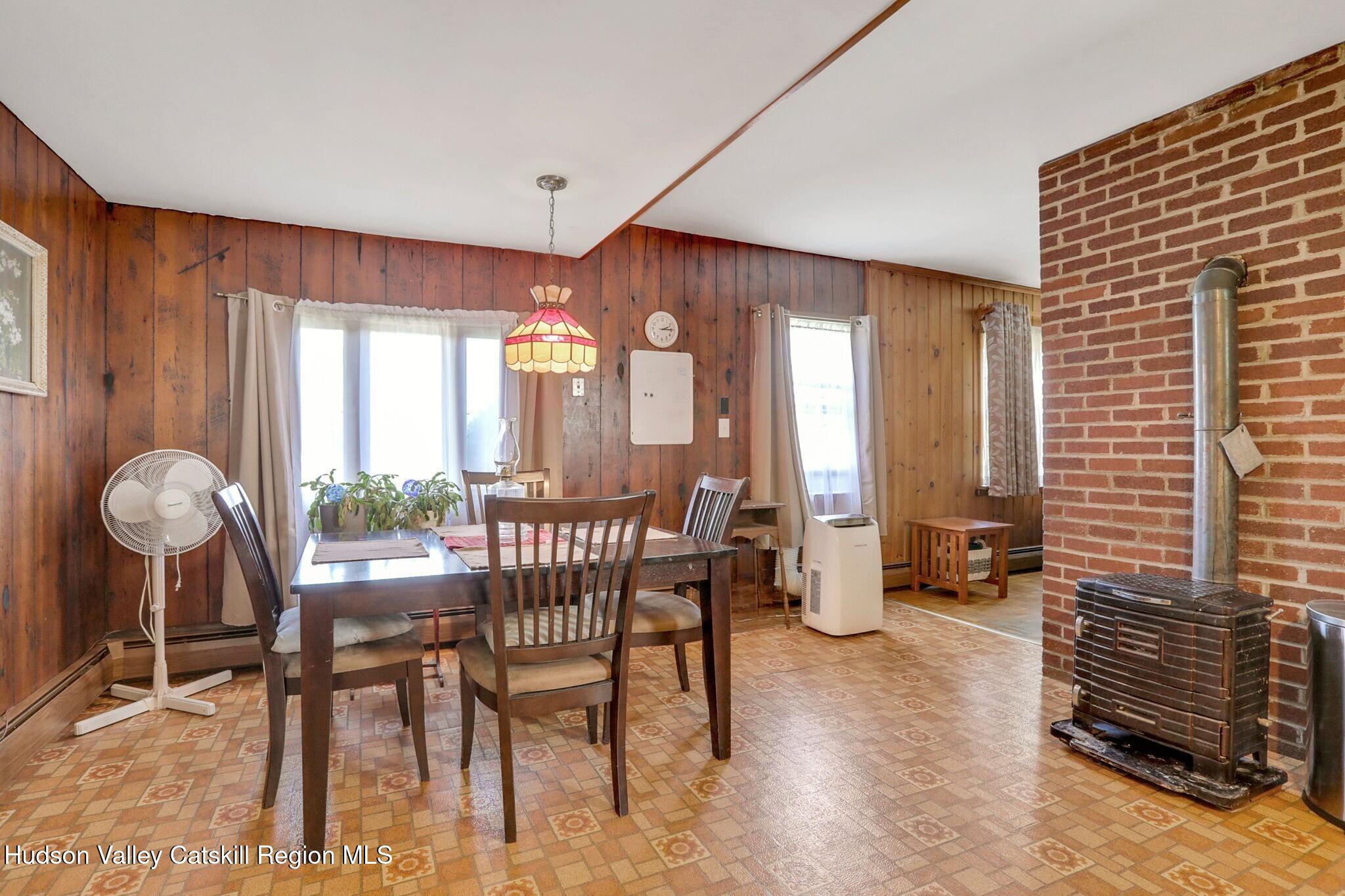 123 Railroad Avenue
