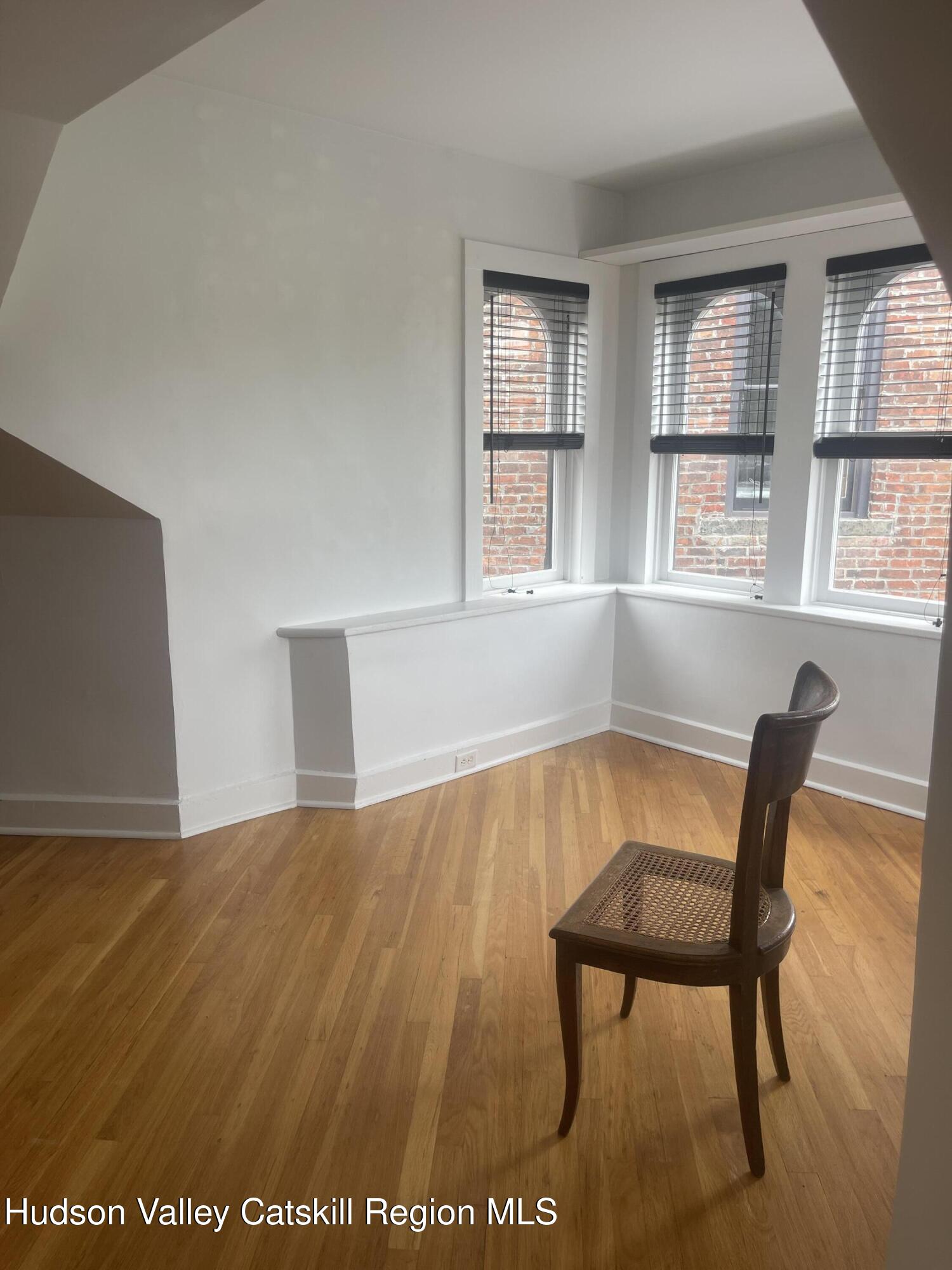 420 Warren Street, 3r