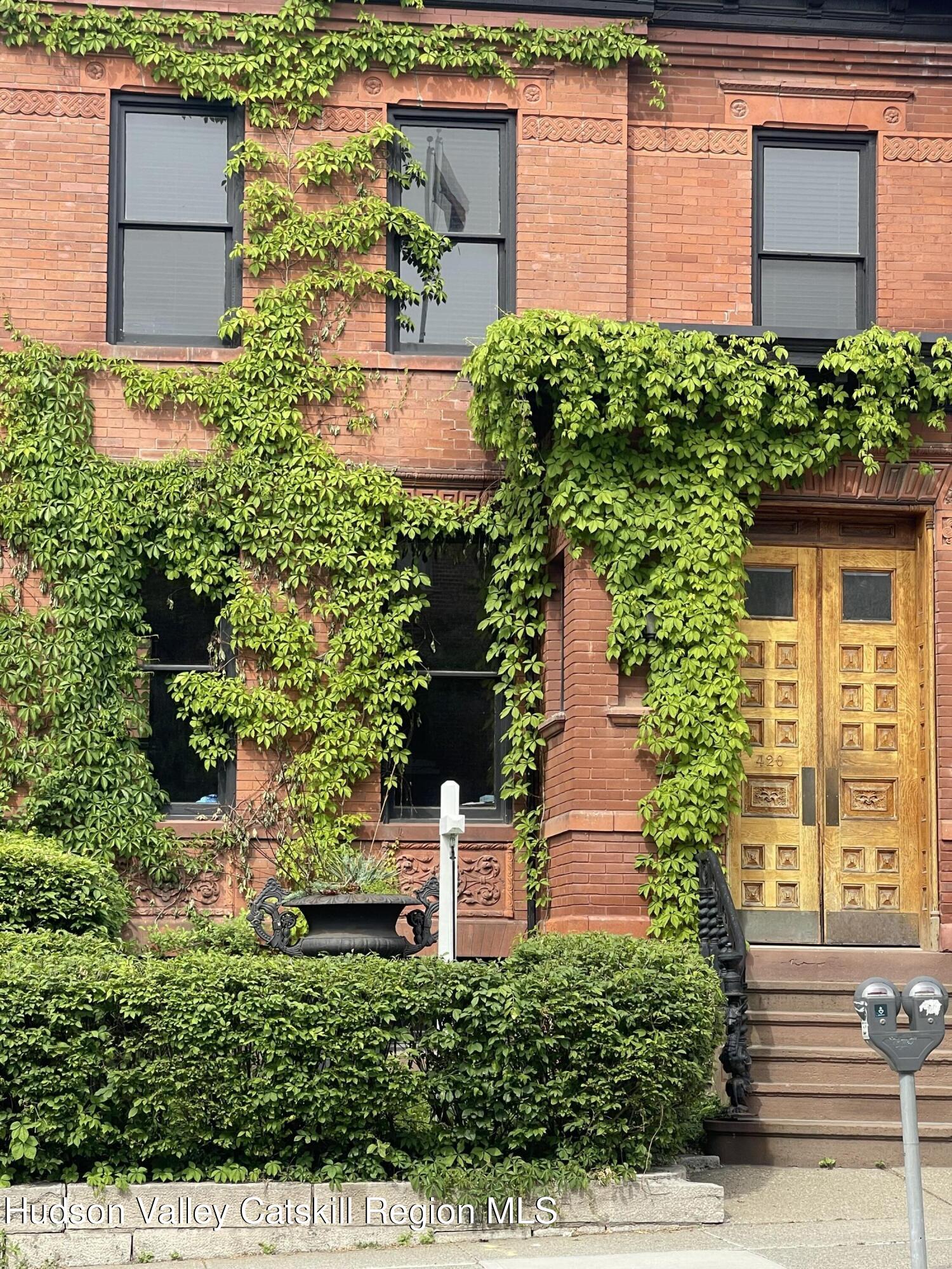 420 Warren Street, 3r