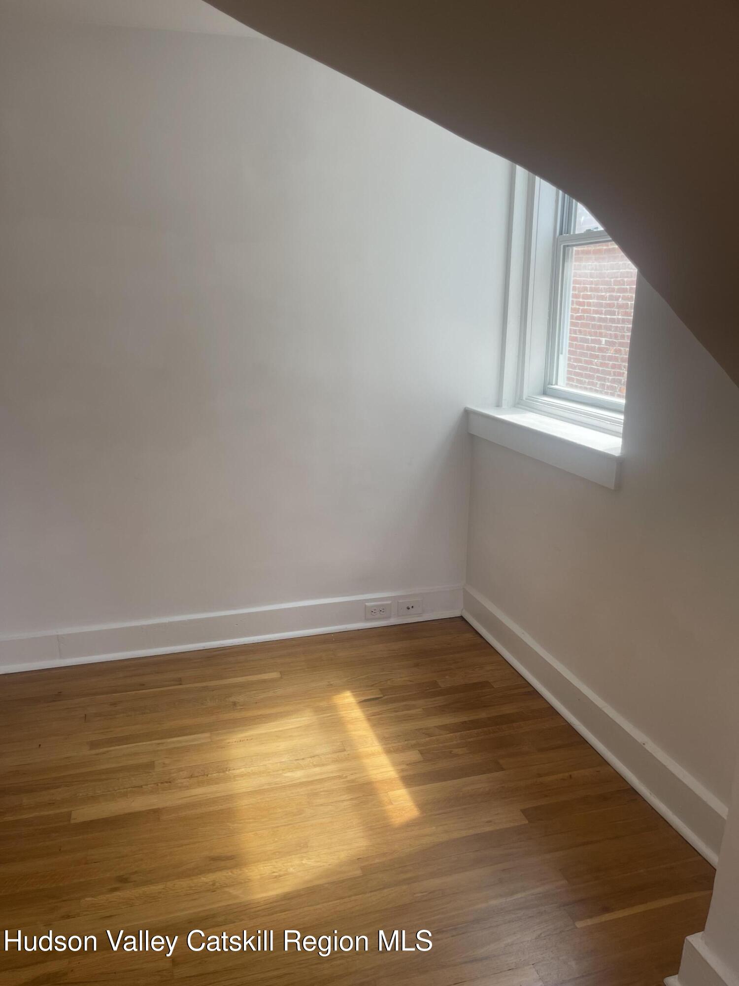 420 Warren Street, 3r