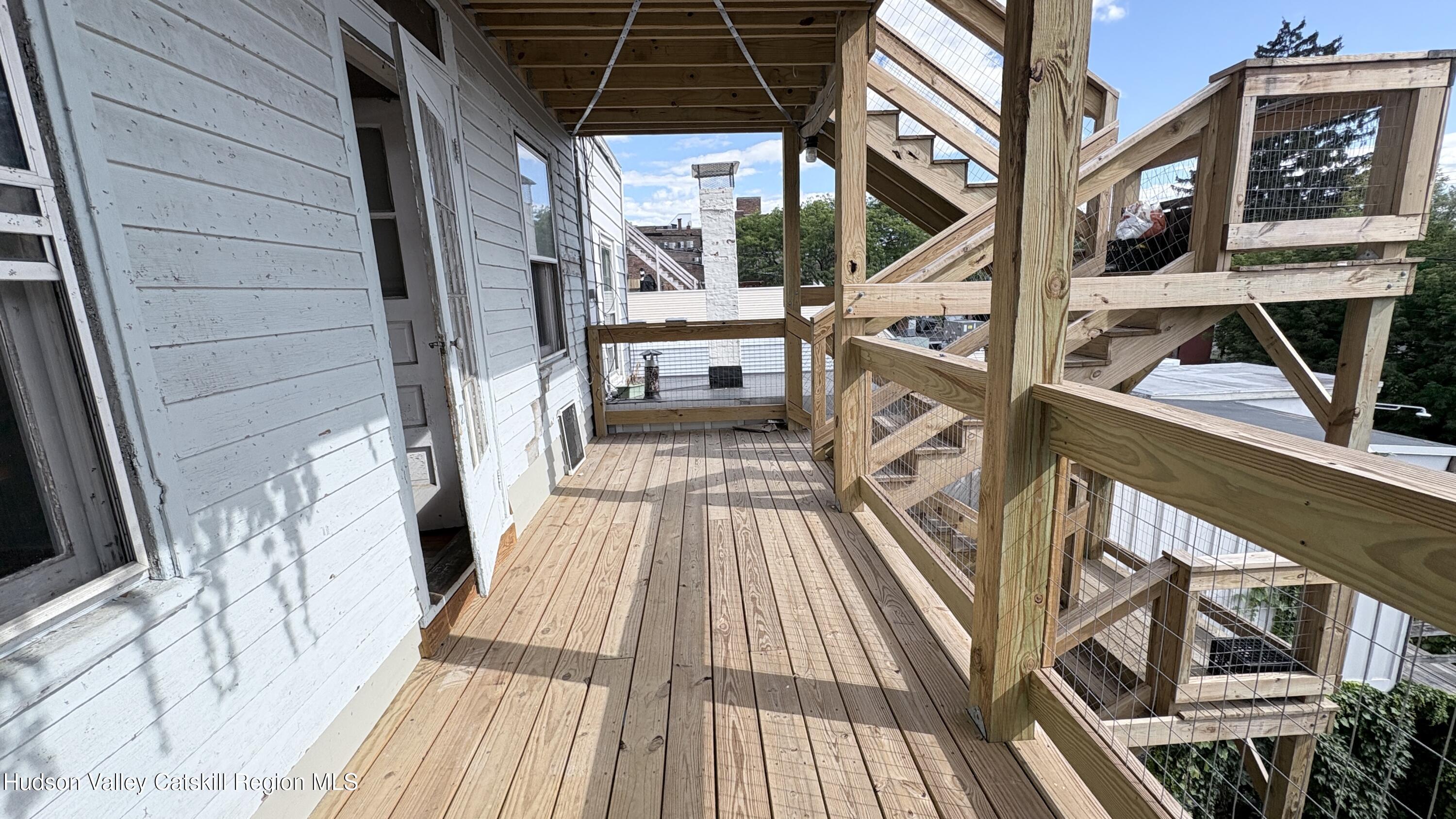 527 Columbia Street, #1