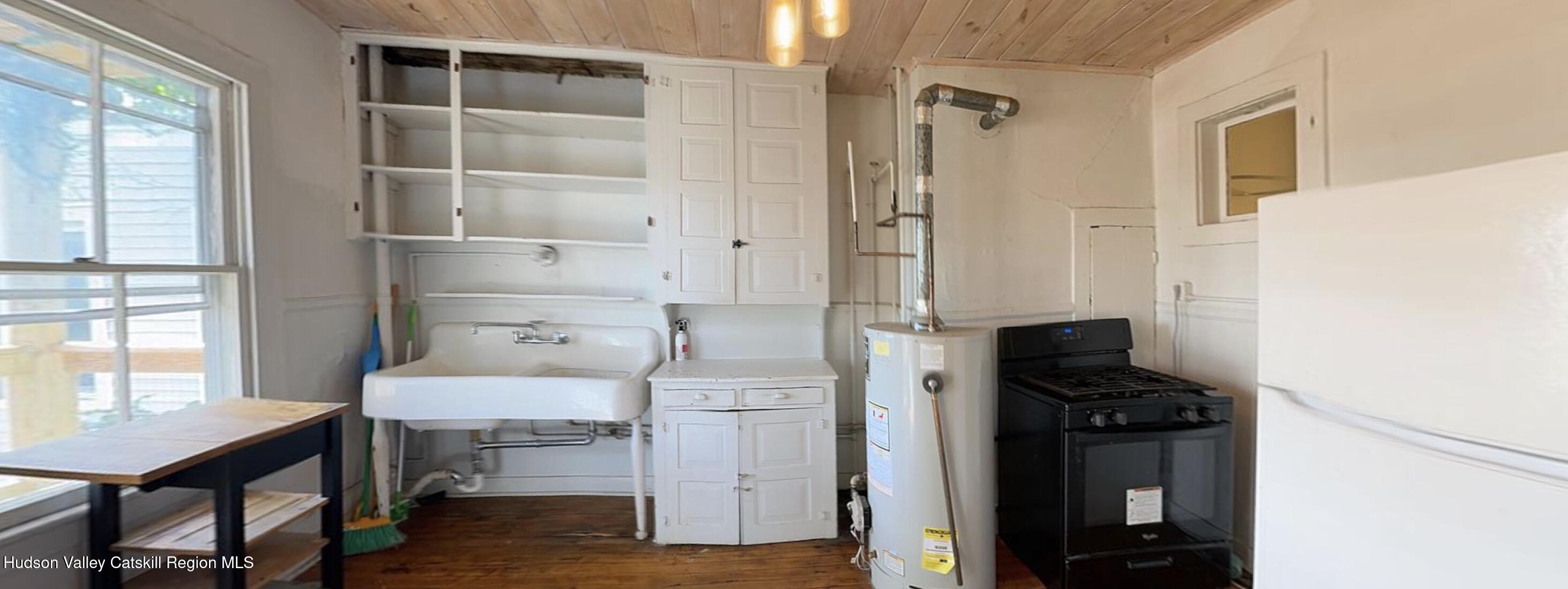 527 Columbia Street, #1