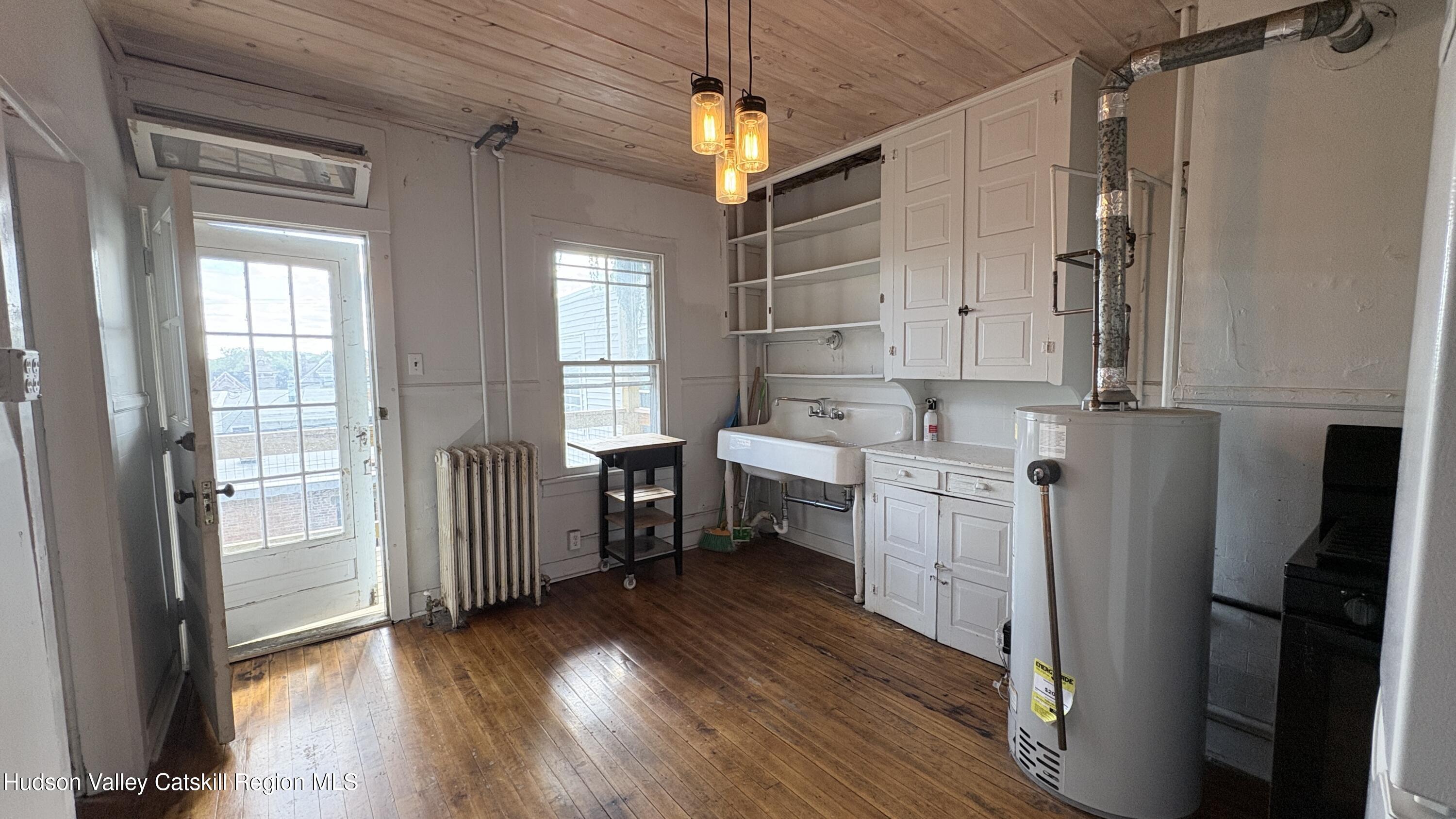 527 Columbia Street, #1