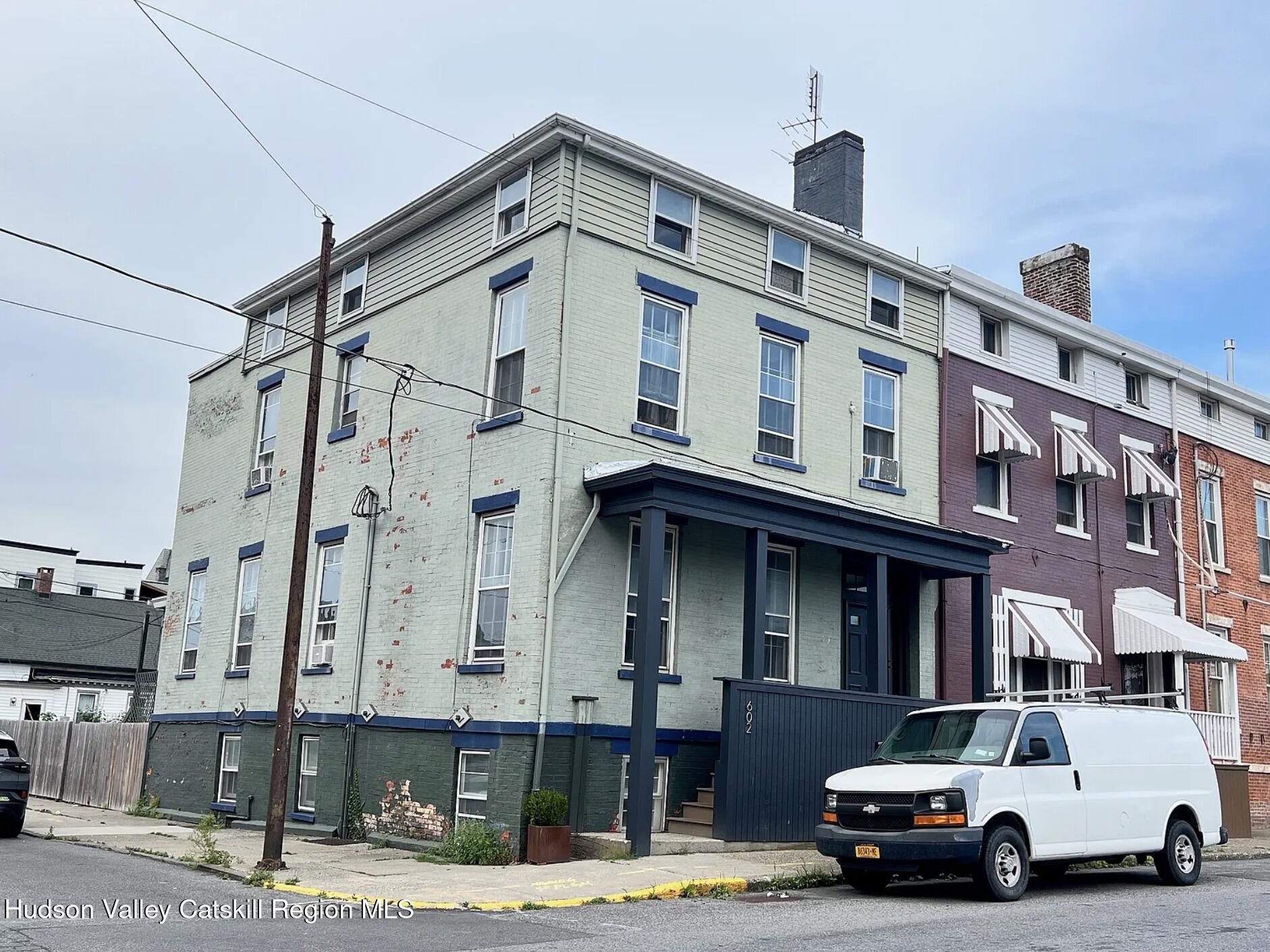 602 Columbia Street, #1