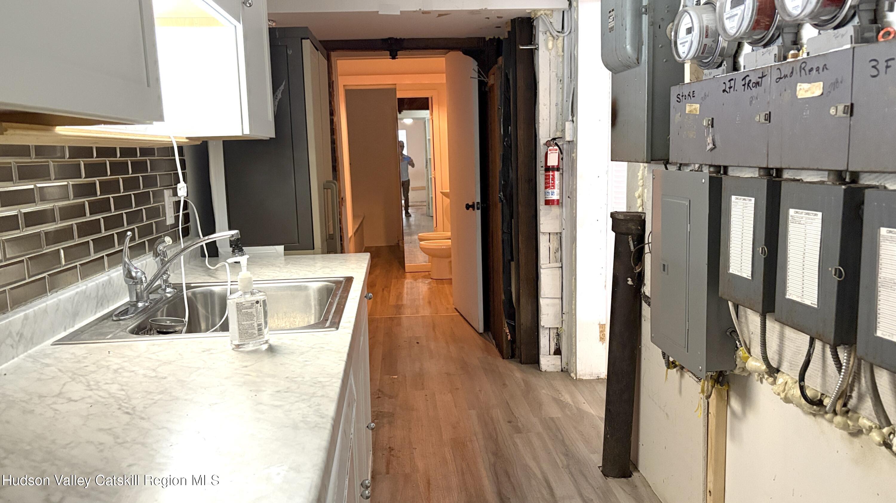 612 Warren Street, bet 5th & 6th Streets Grdfl