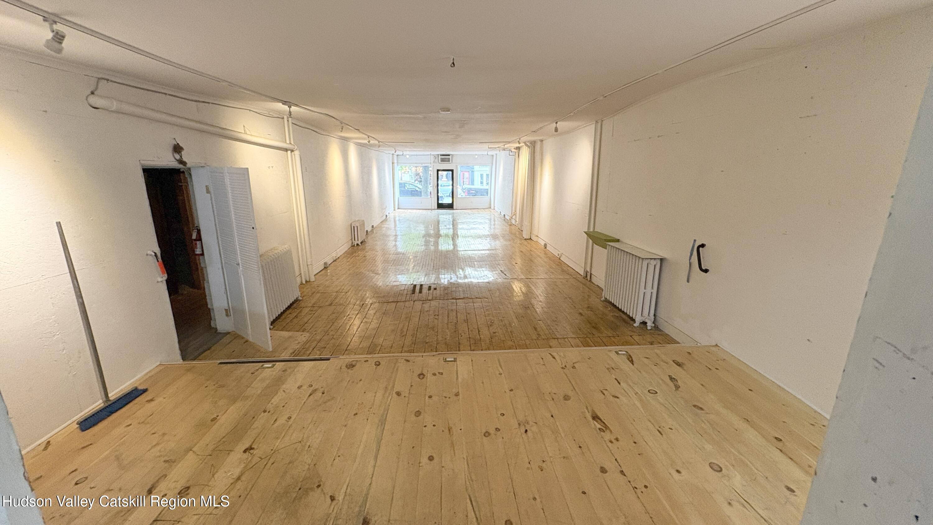 612 Warren Street, bet 5th & 6th Streets Grdfl