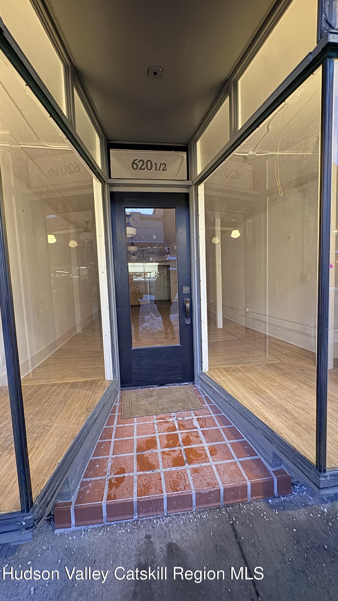 620 1/2 Warren Street Store