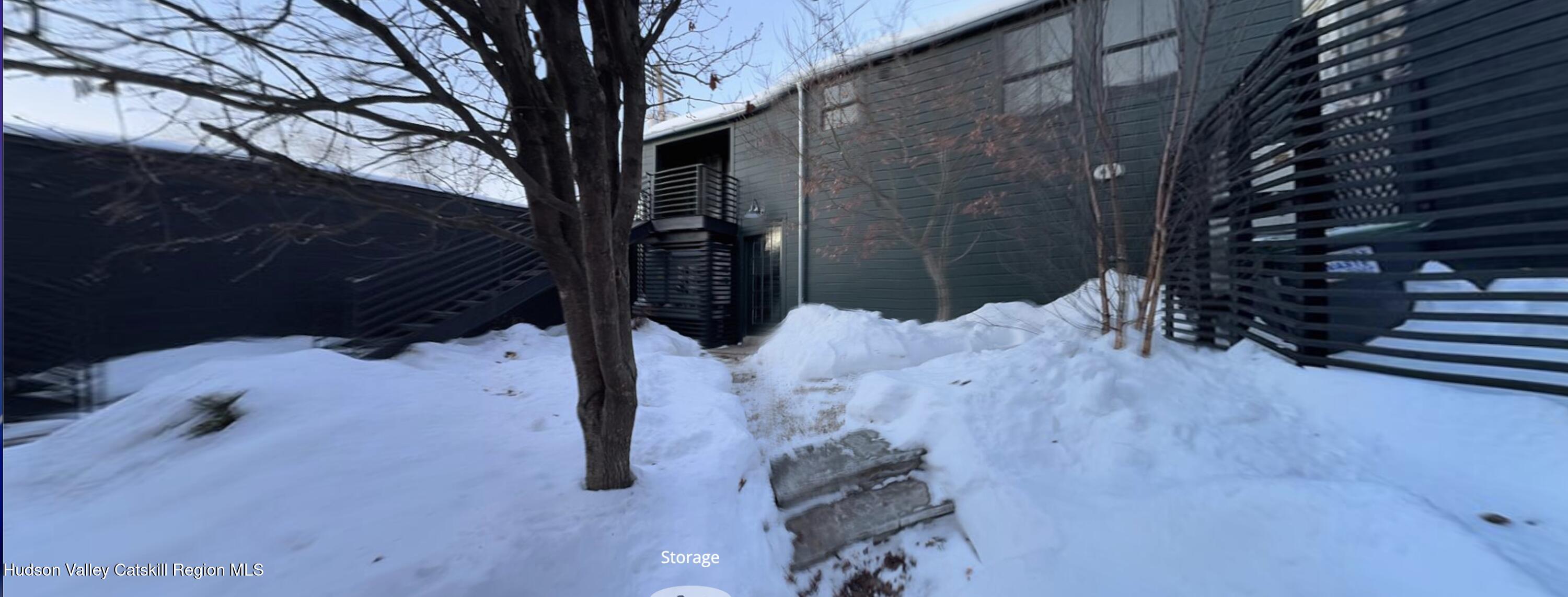 620 1/2 Warren Street Store