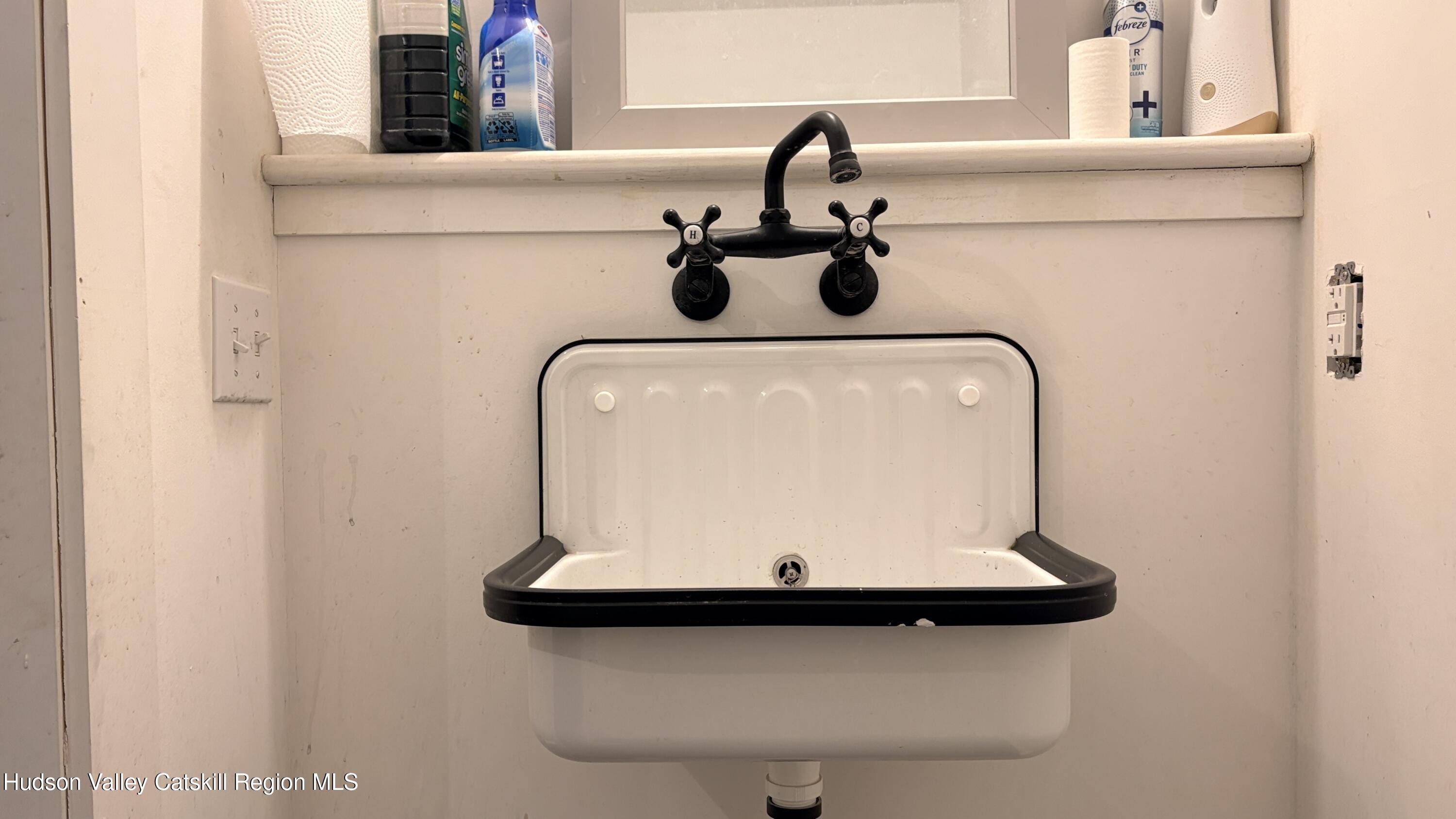 620 1/2 Warren Street Store