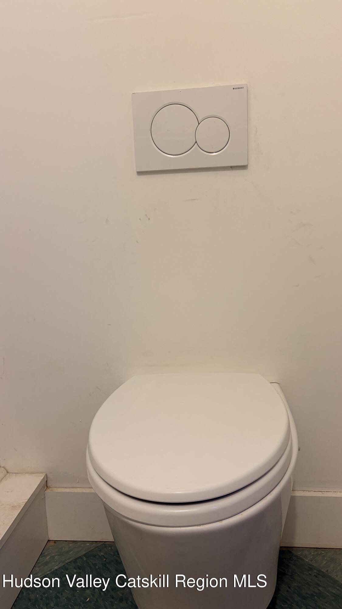 620 1/2 Warren Street Store