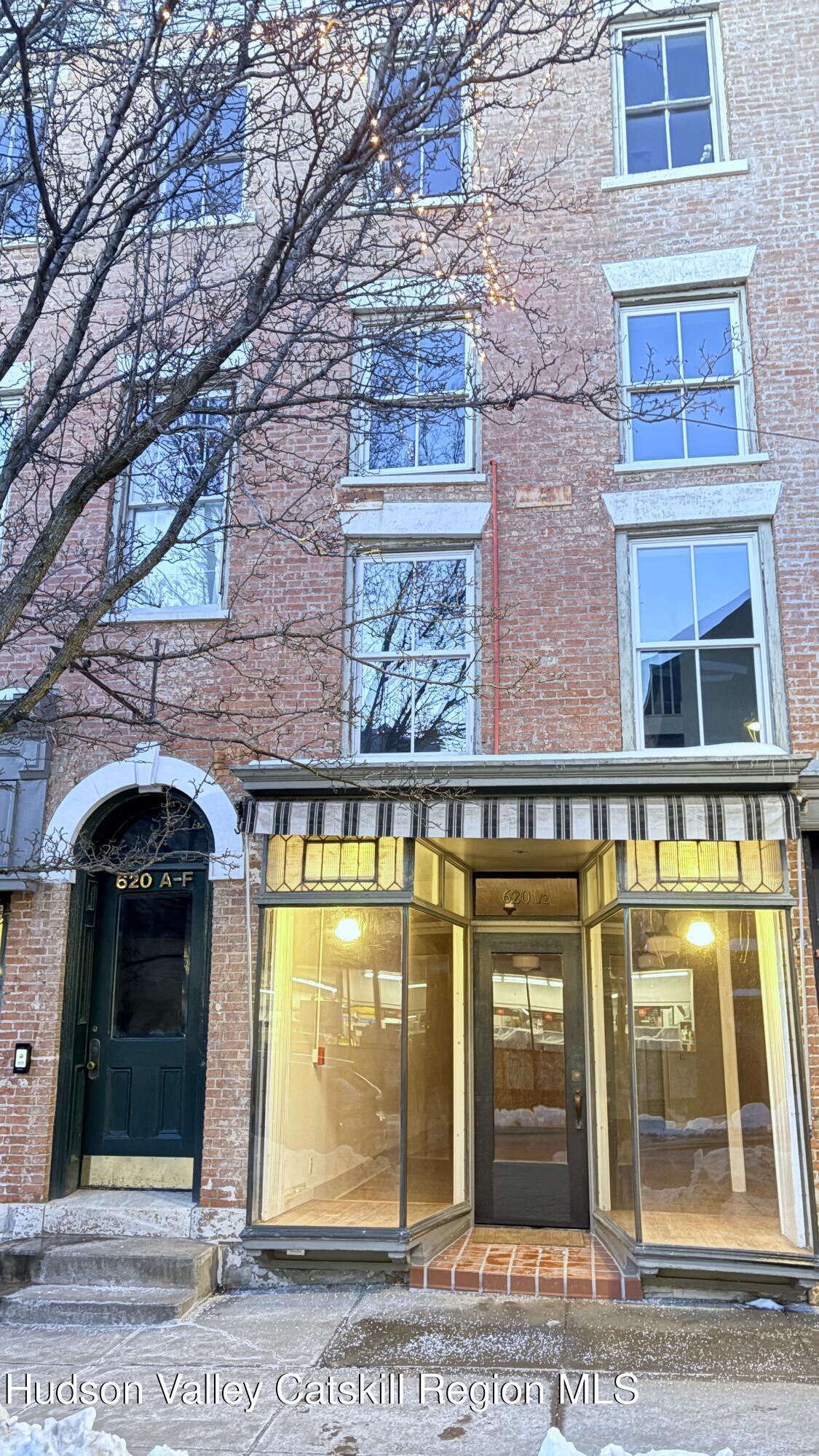 620 1/2 Warren Street Store