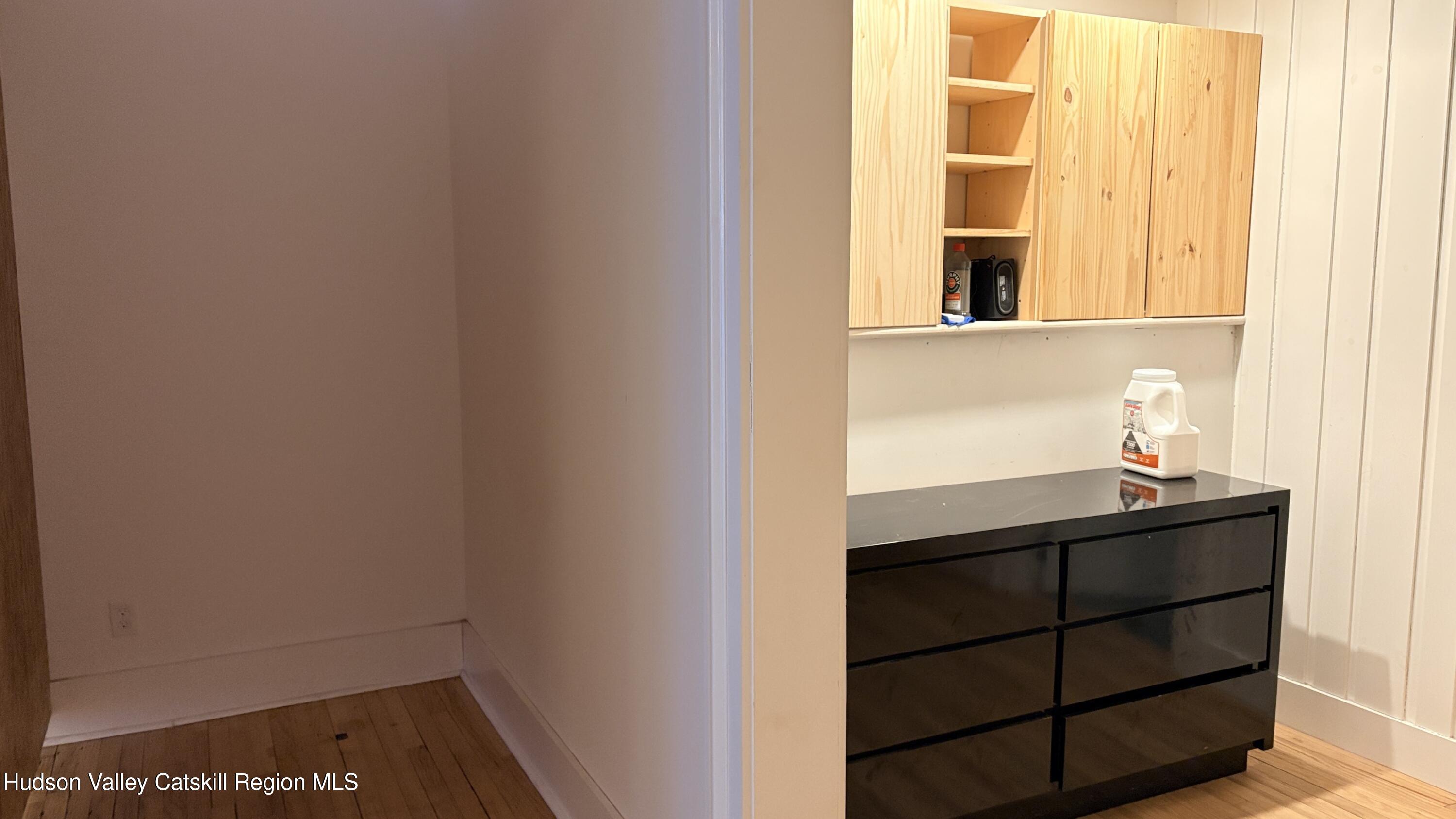 620 1/2 Warren Street Store