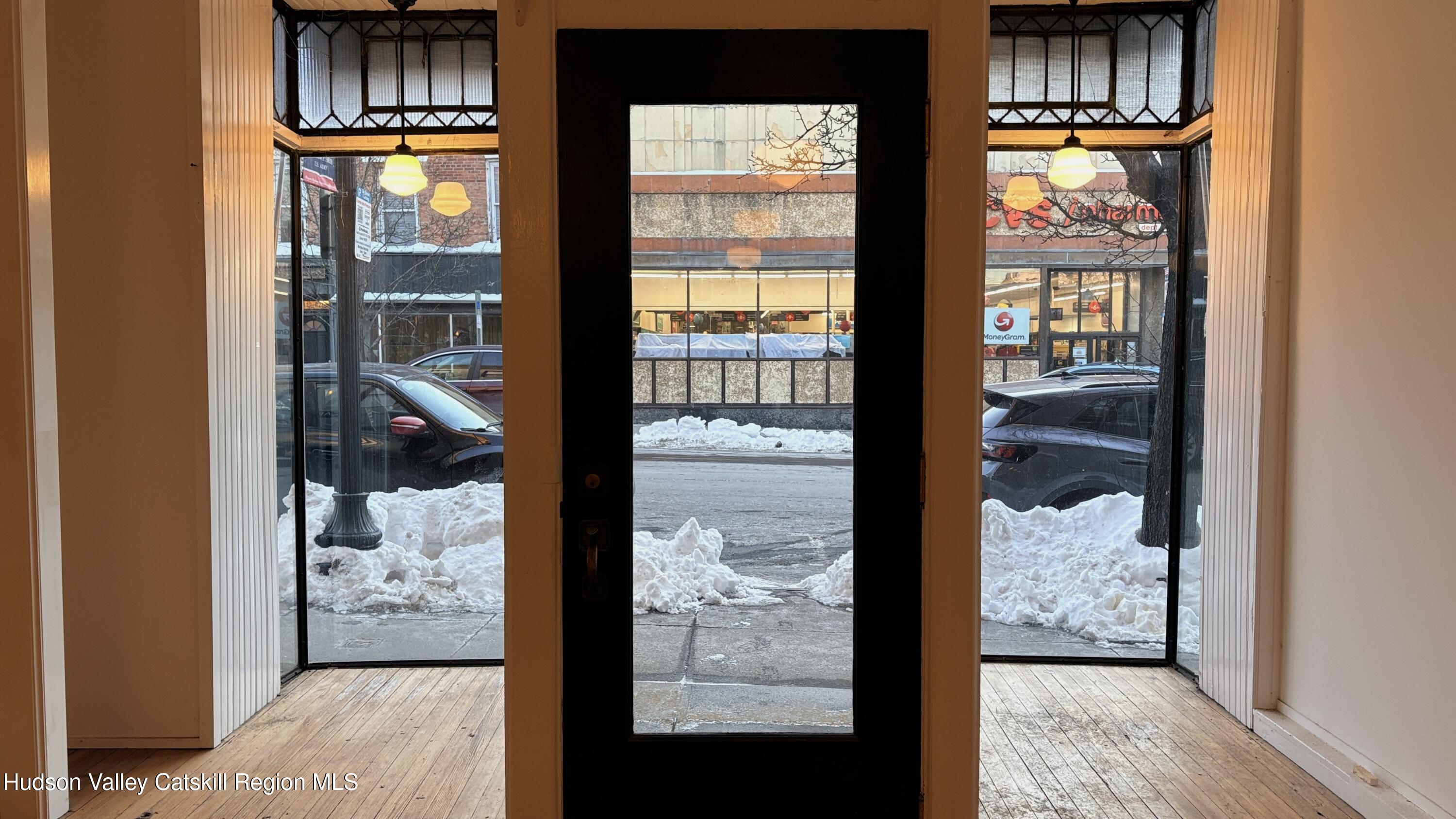 620 1/2 Warren Street Store