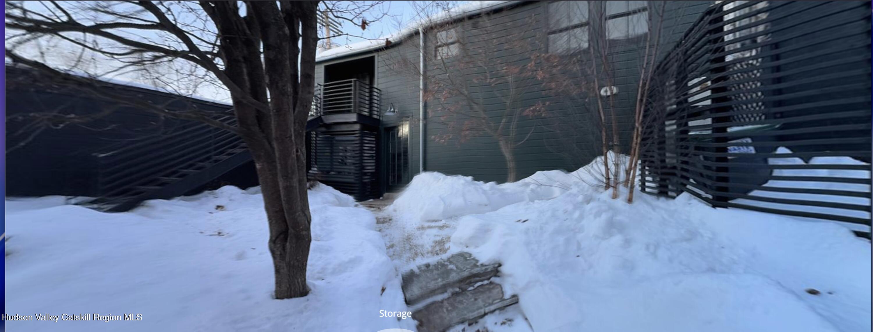 620 1/2 Warren Street Store