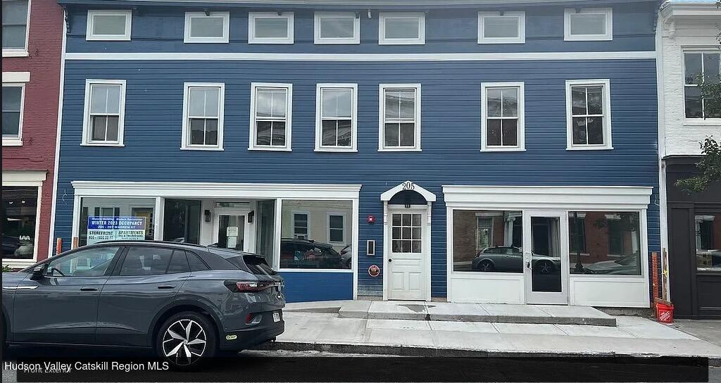 205 Warren Street 3