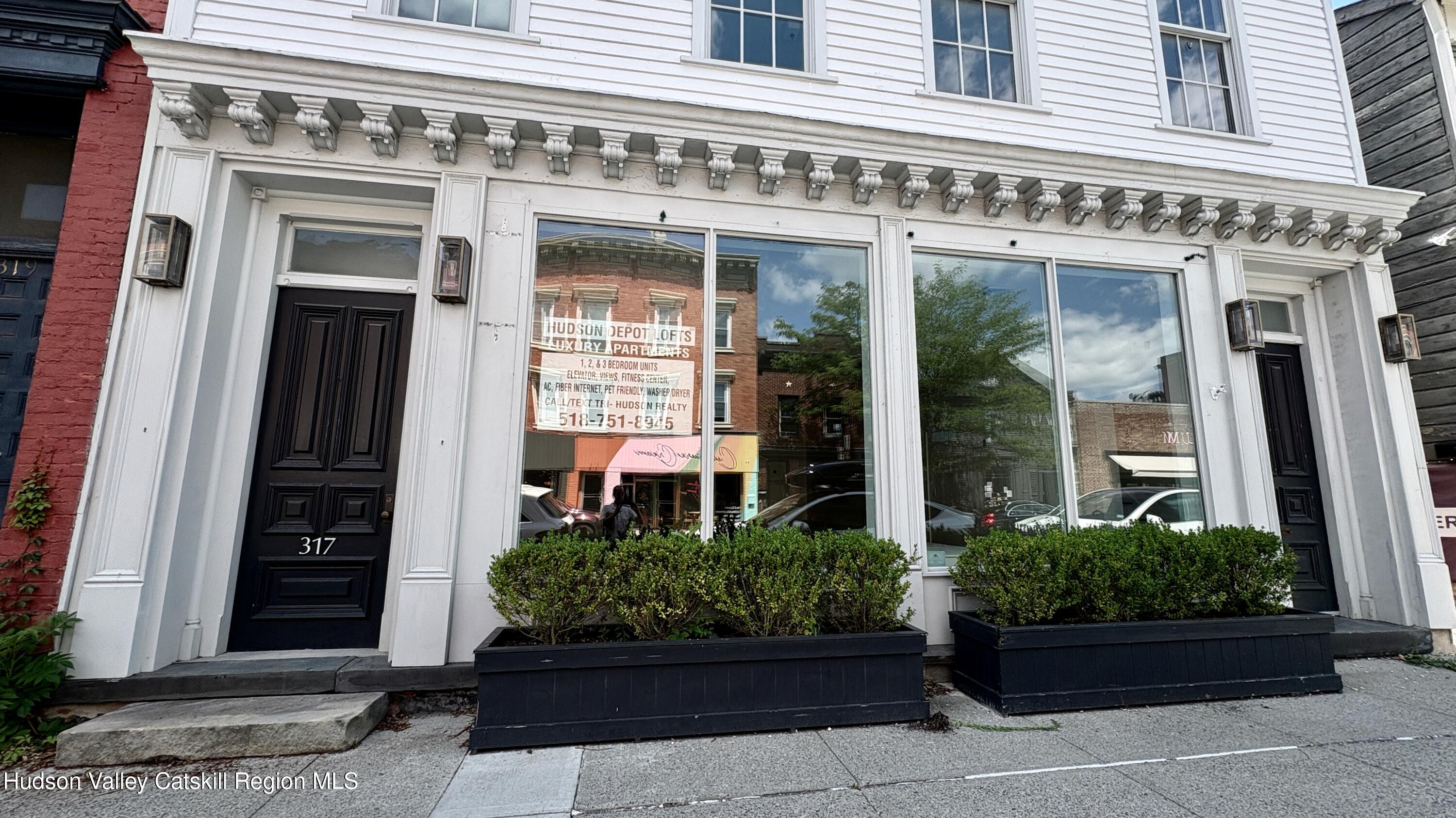 317-1/2 Warren Street Store