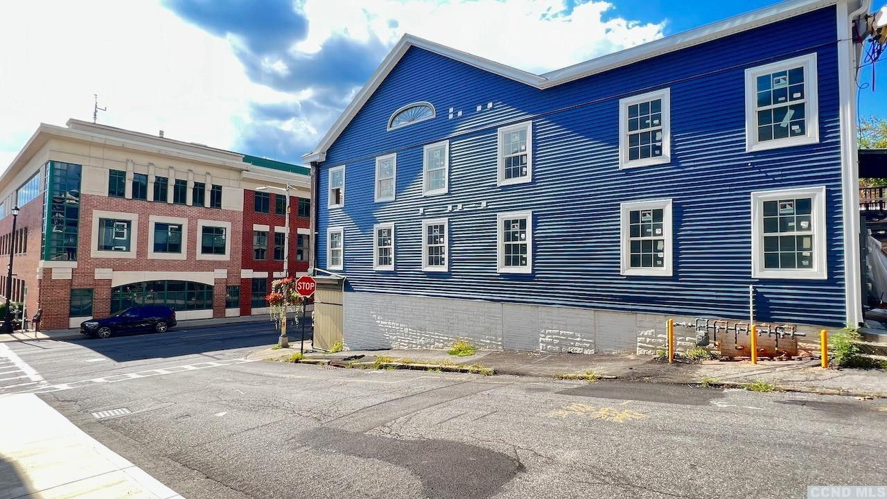 406 Main Street #2e