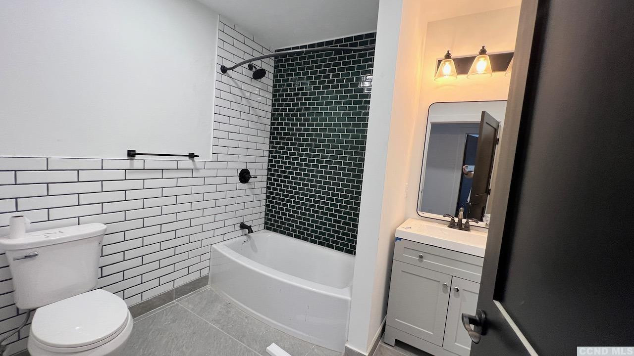 406 Main Street #2e