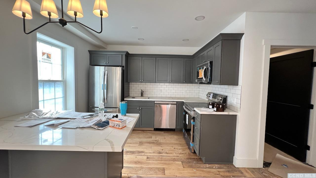 406 Main Street #2e