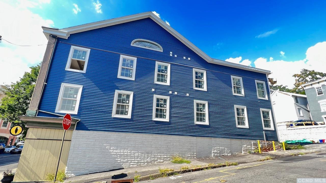 406 Main Street #2e