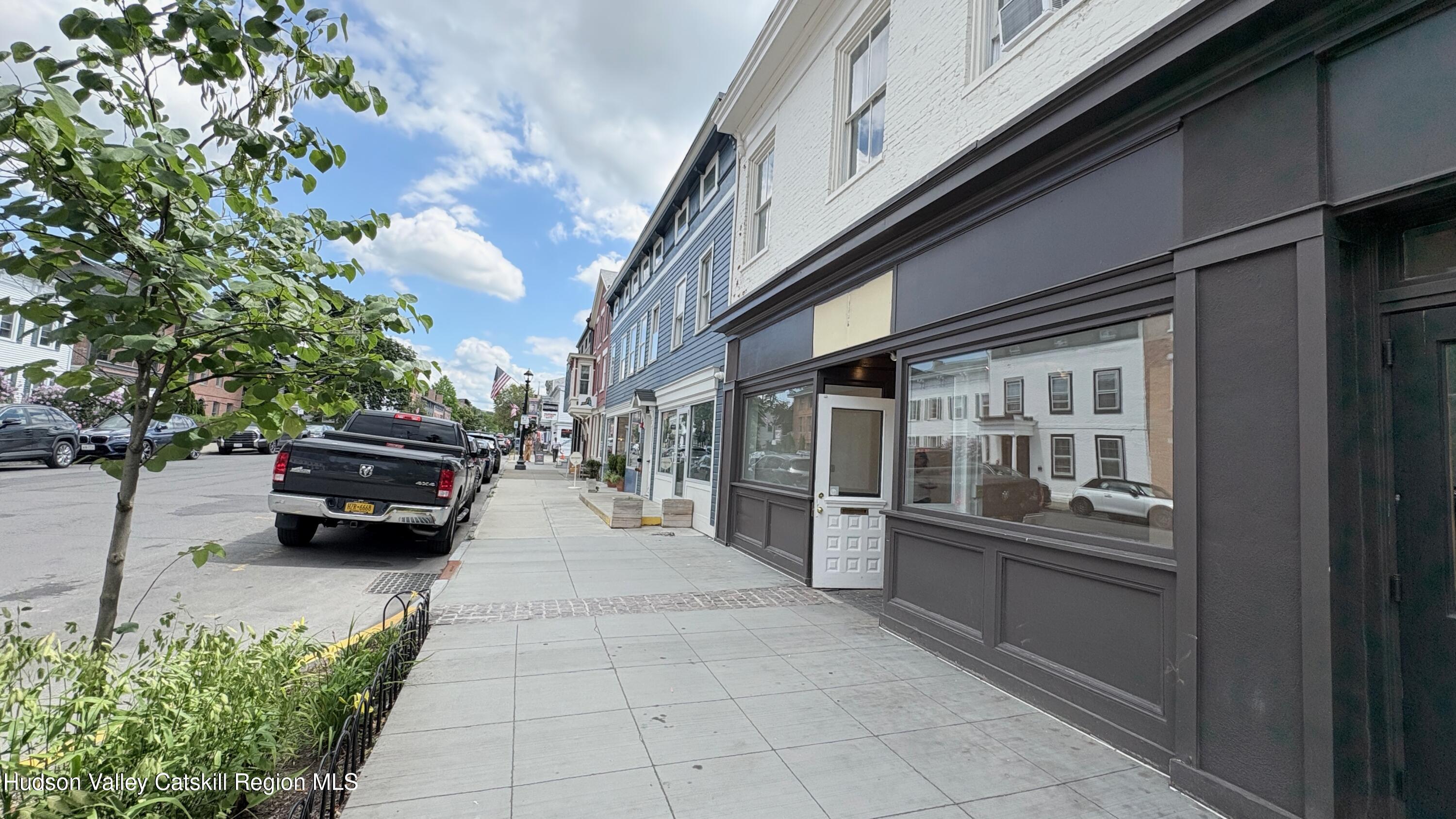 203 Warren Street Store