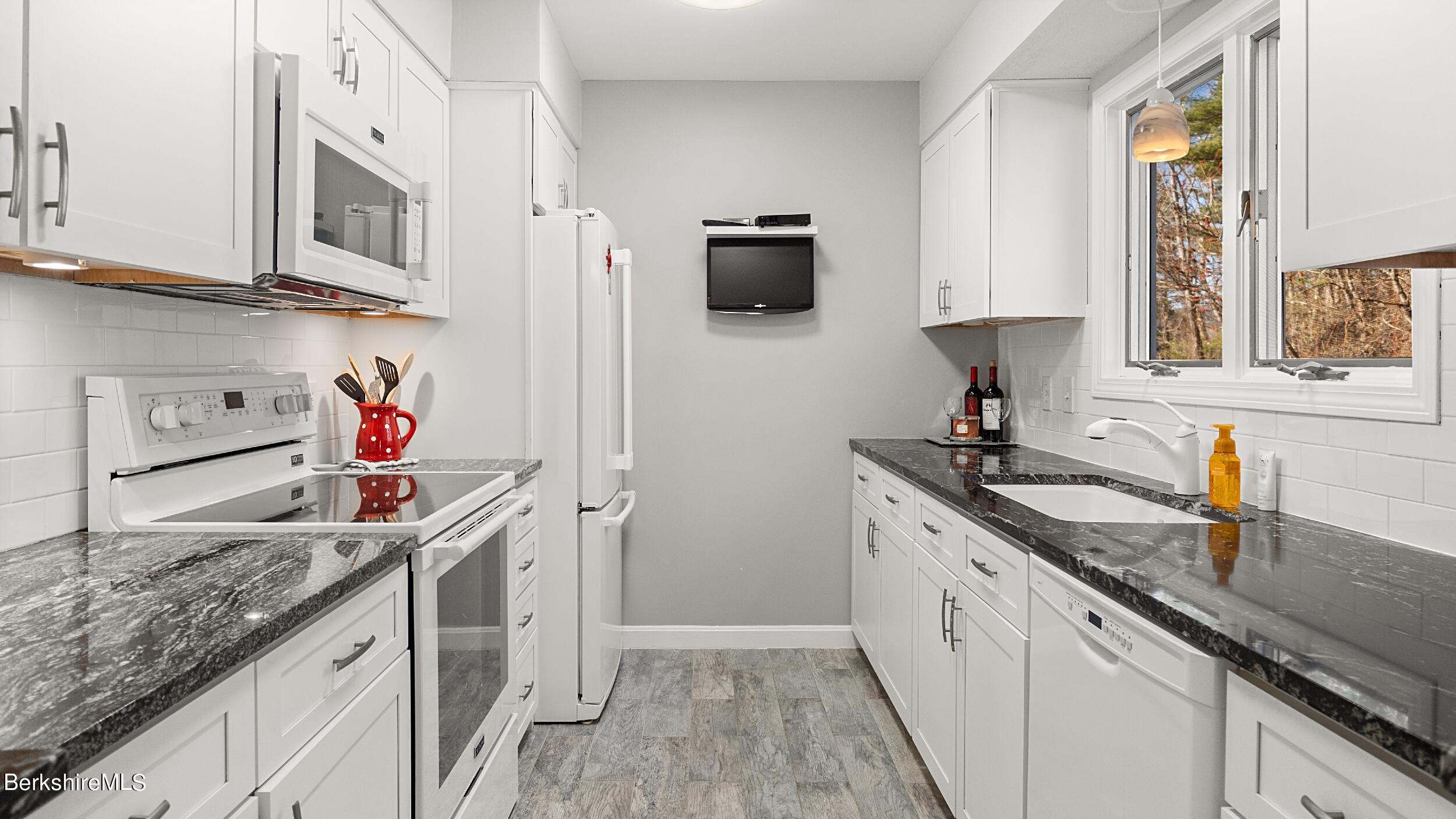 10 Applewood Ln, 10