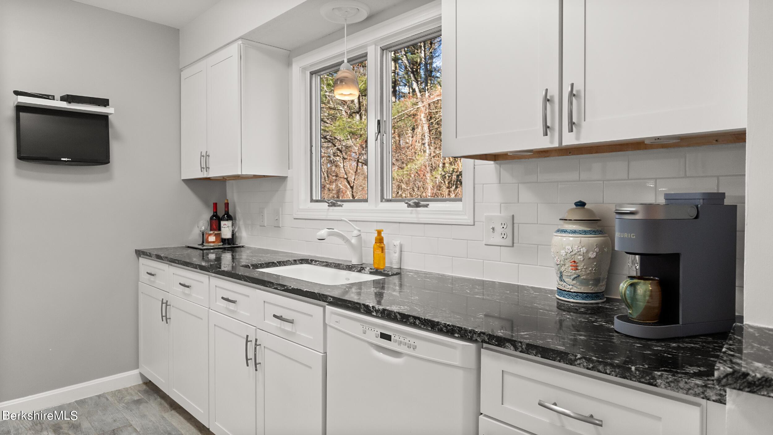 10 Applewood Ln, 10