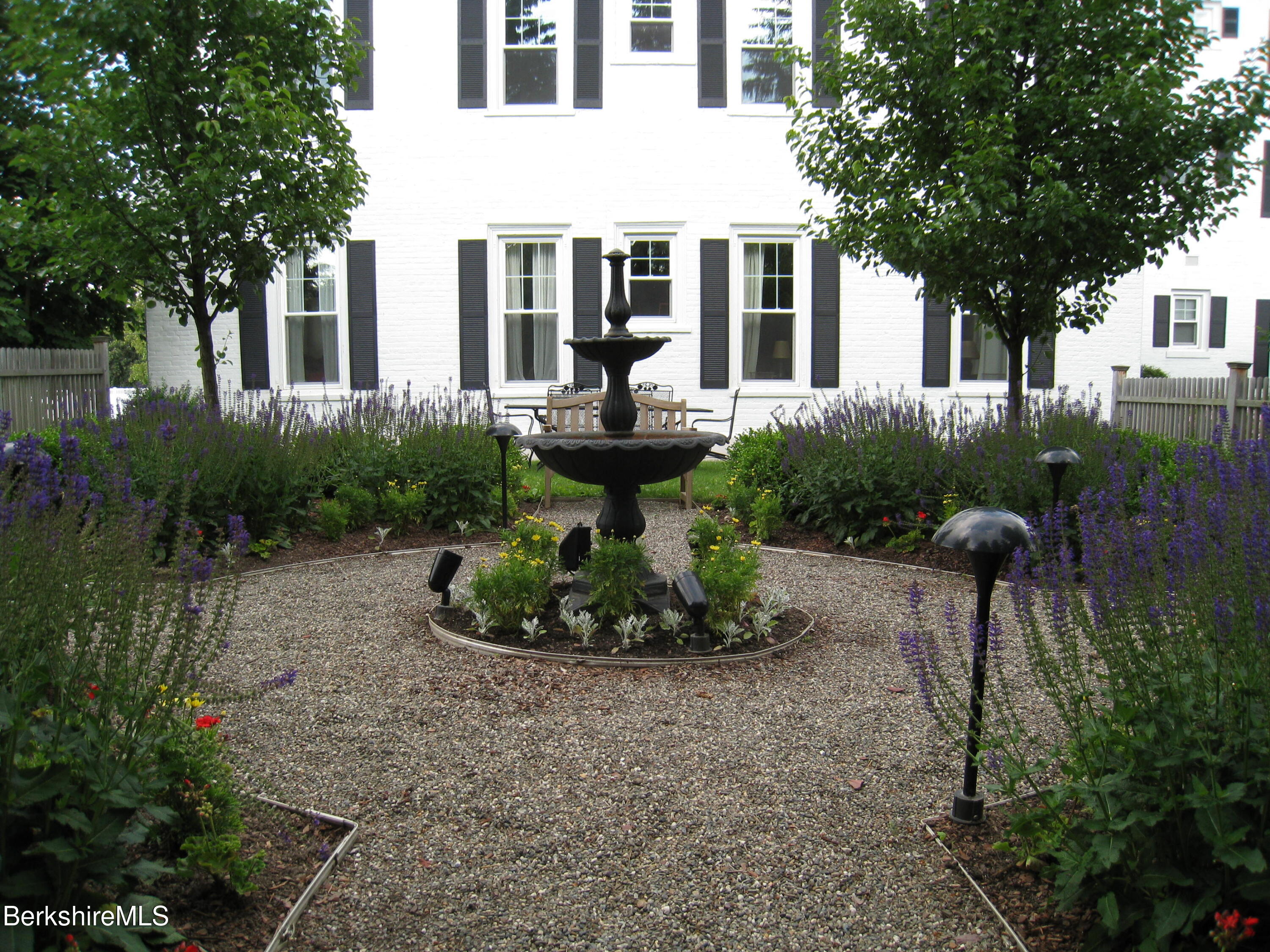 33 Maplewood Ave, 305