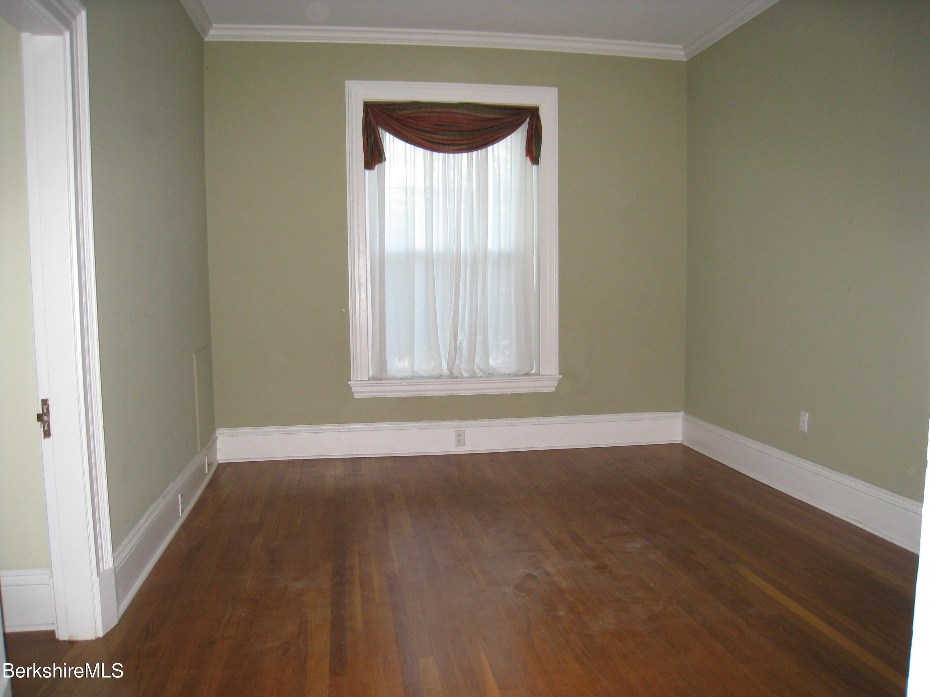 33 Maplewood Ave, 305
