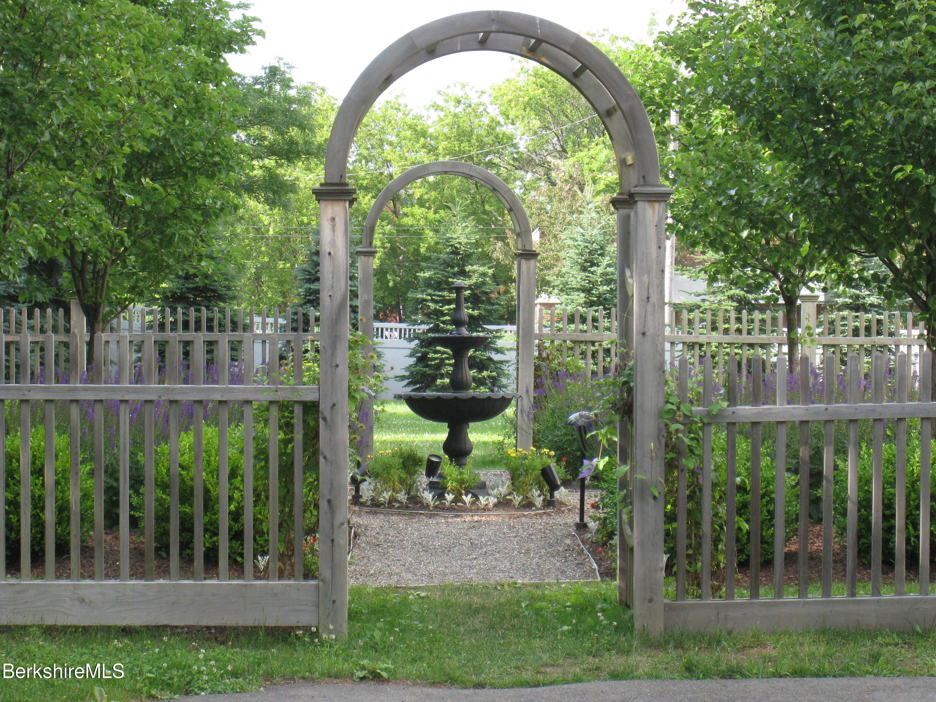 33 Maplewood Ave, 305
