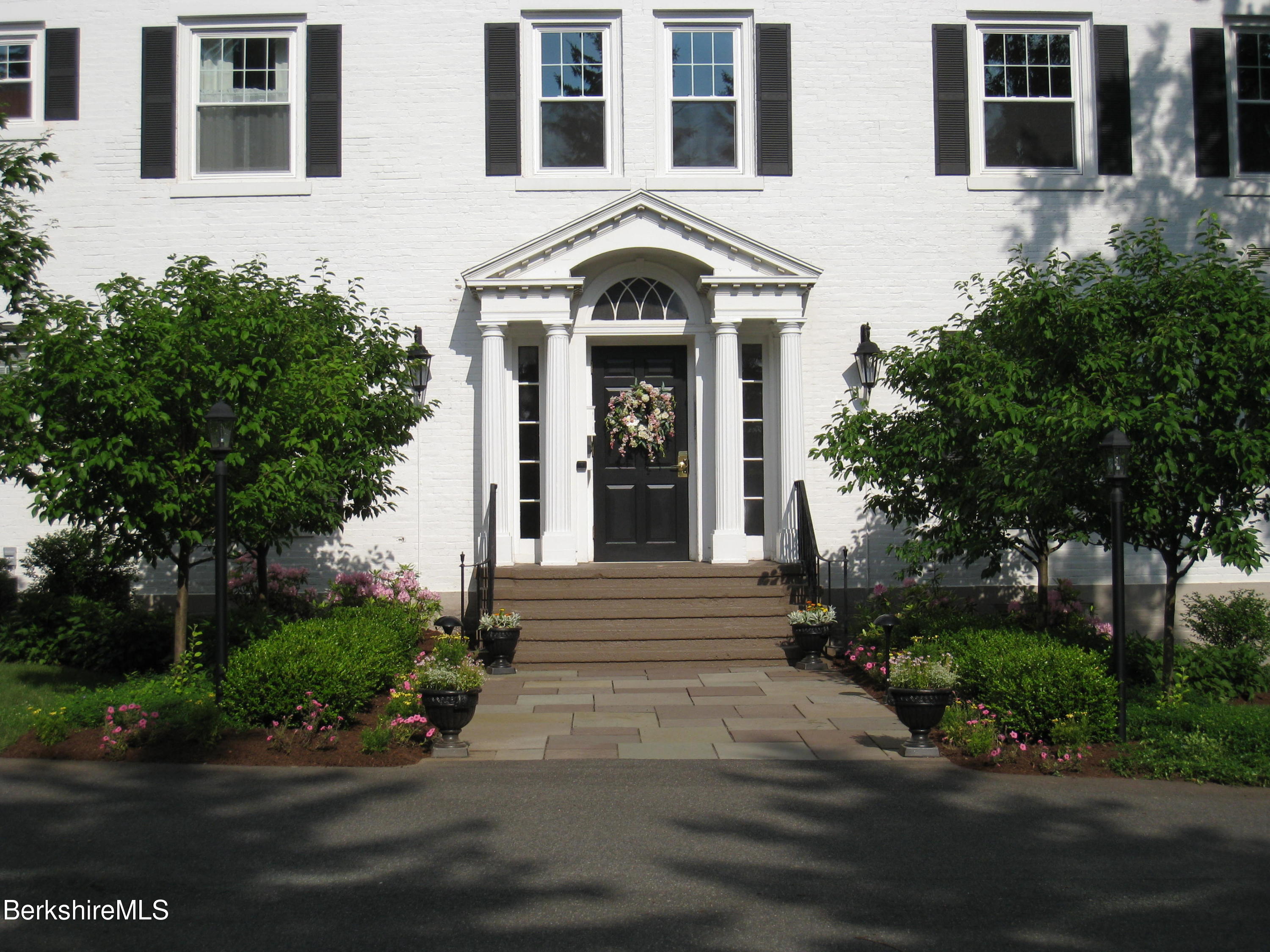 33 Maplewood Ave, 305