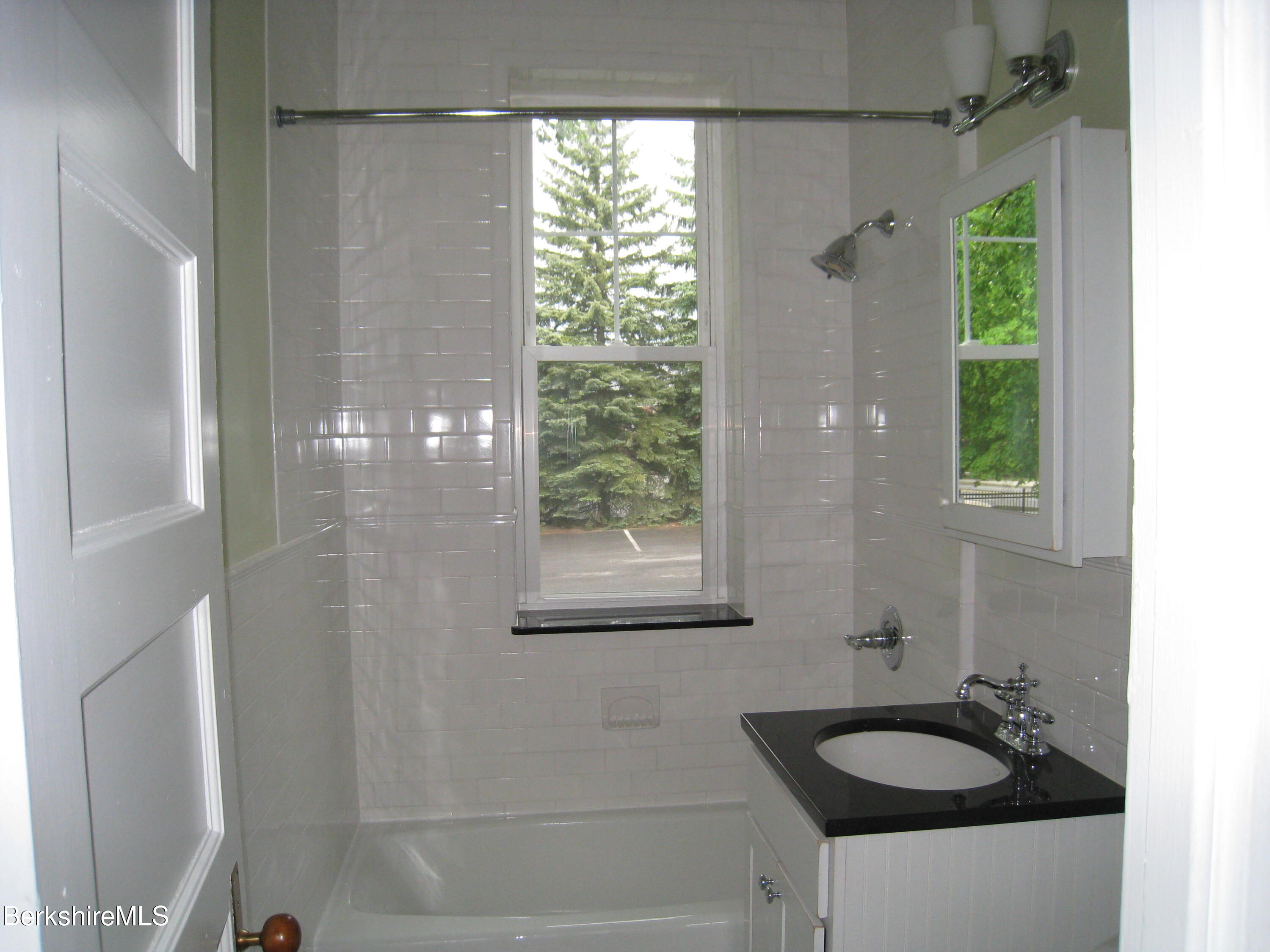 33 Maplewood Ave, 305