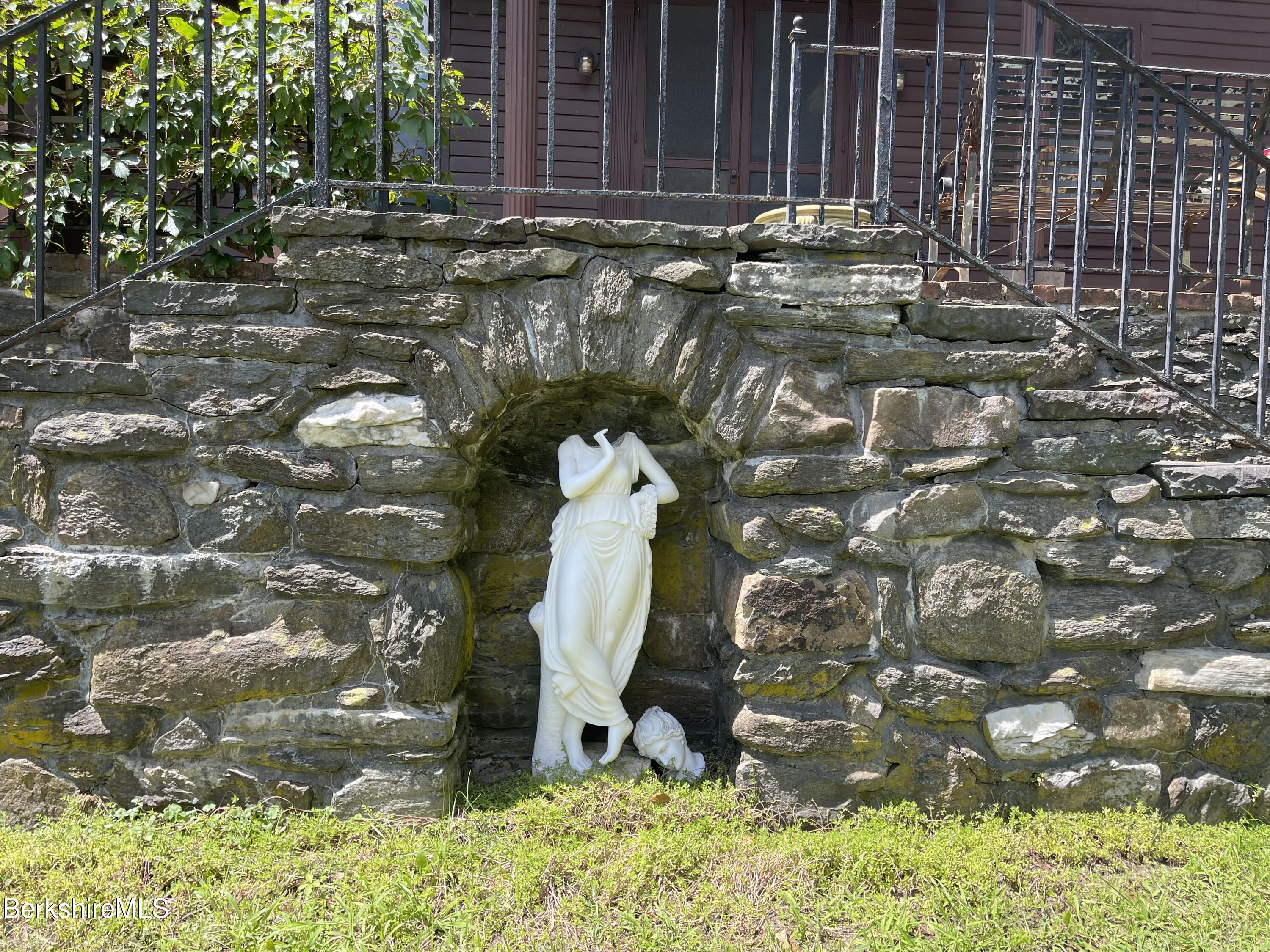 616 Sheffield Plain Rd