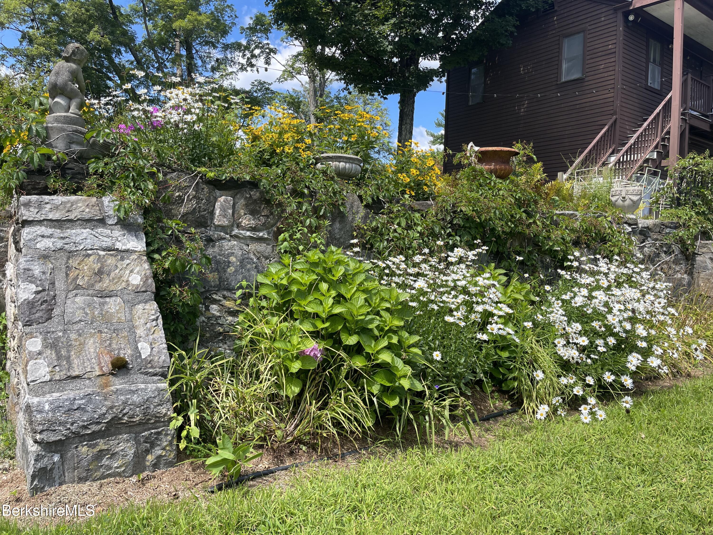 616 Sheffield Plain Rd