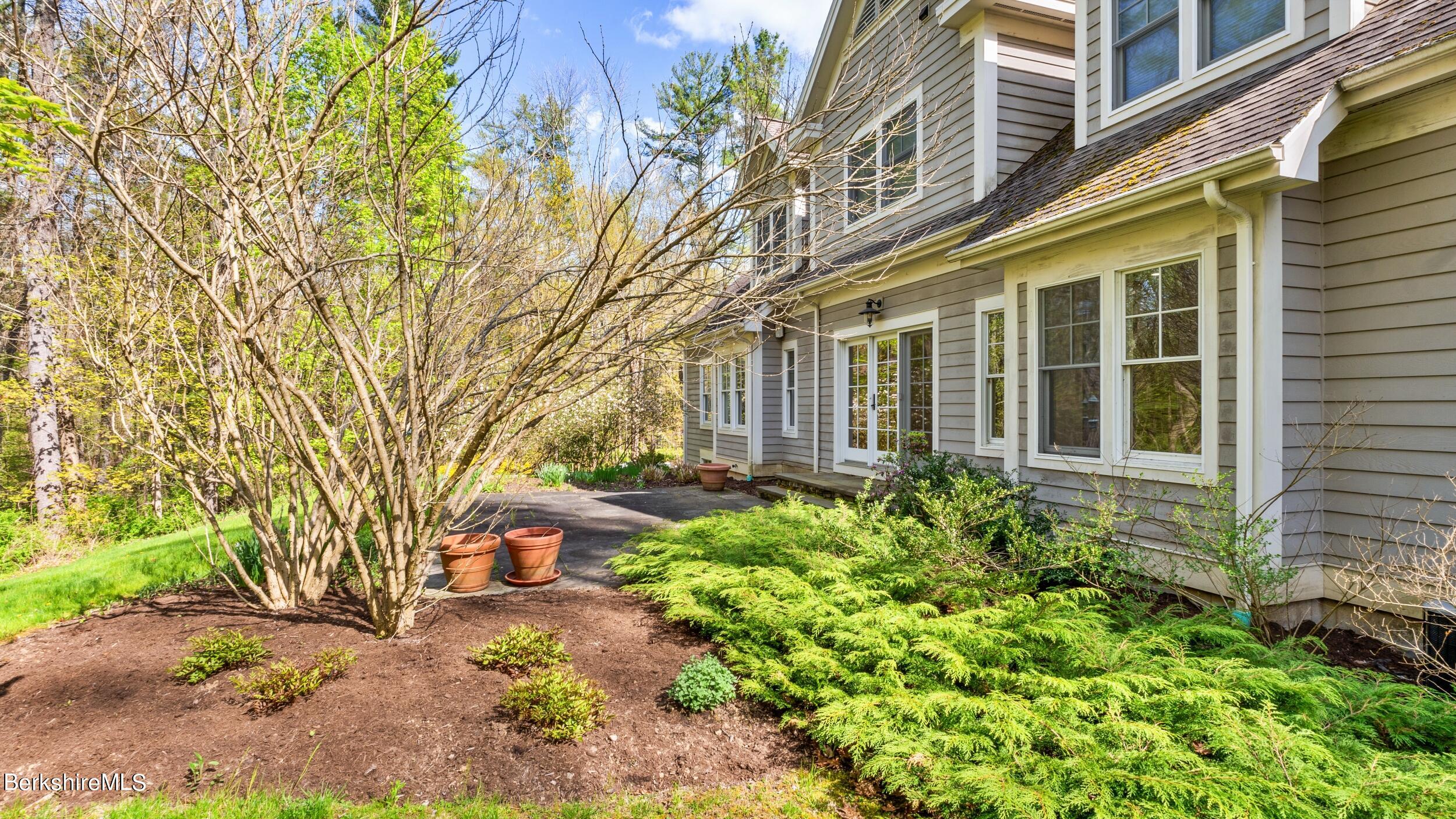 206 Hillsdale Rd