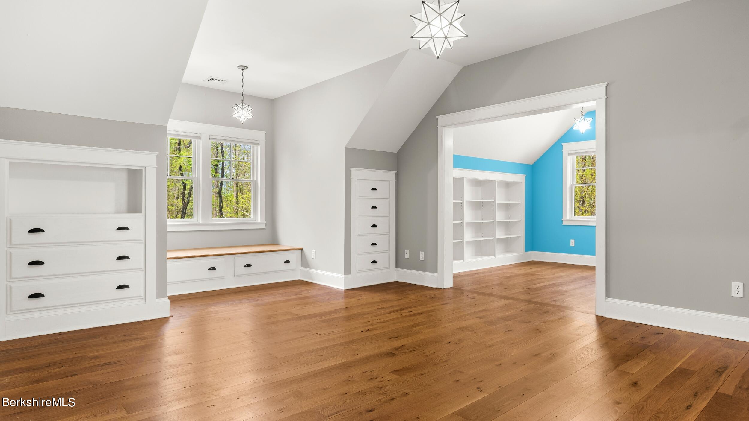 206 Hillsdale Rd
