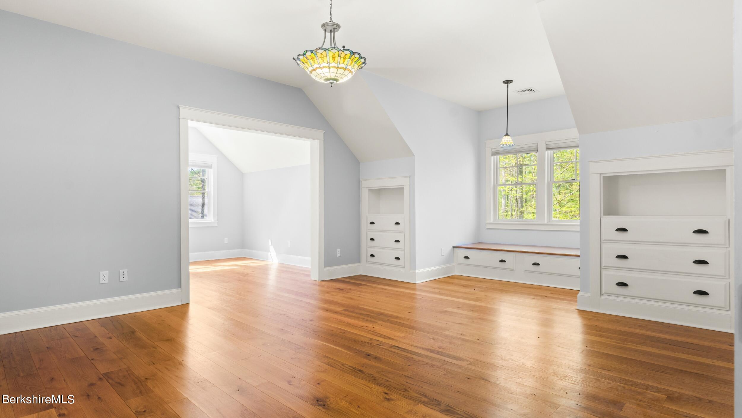 206 Hillsdale Rd