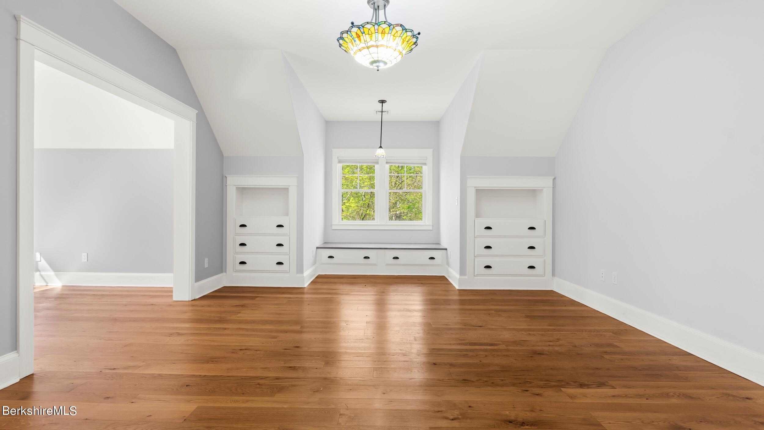 206 Hillsdale Rd