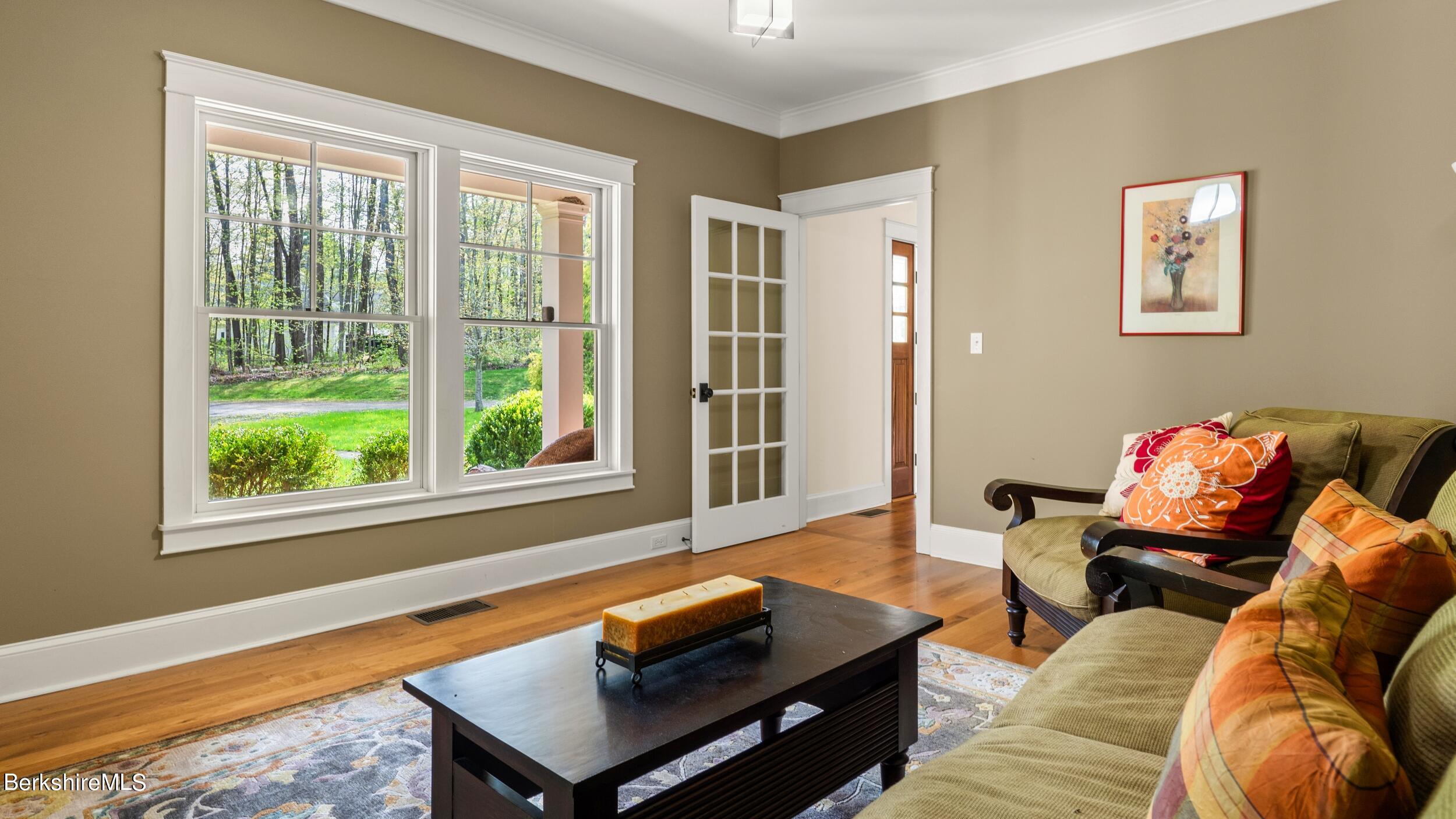 206 Hillsdale Rd
