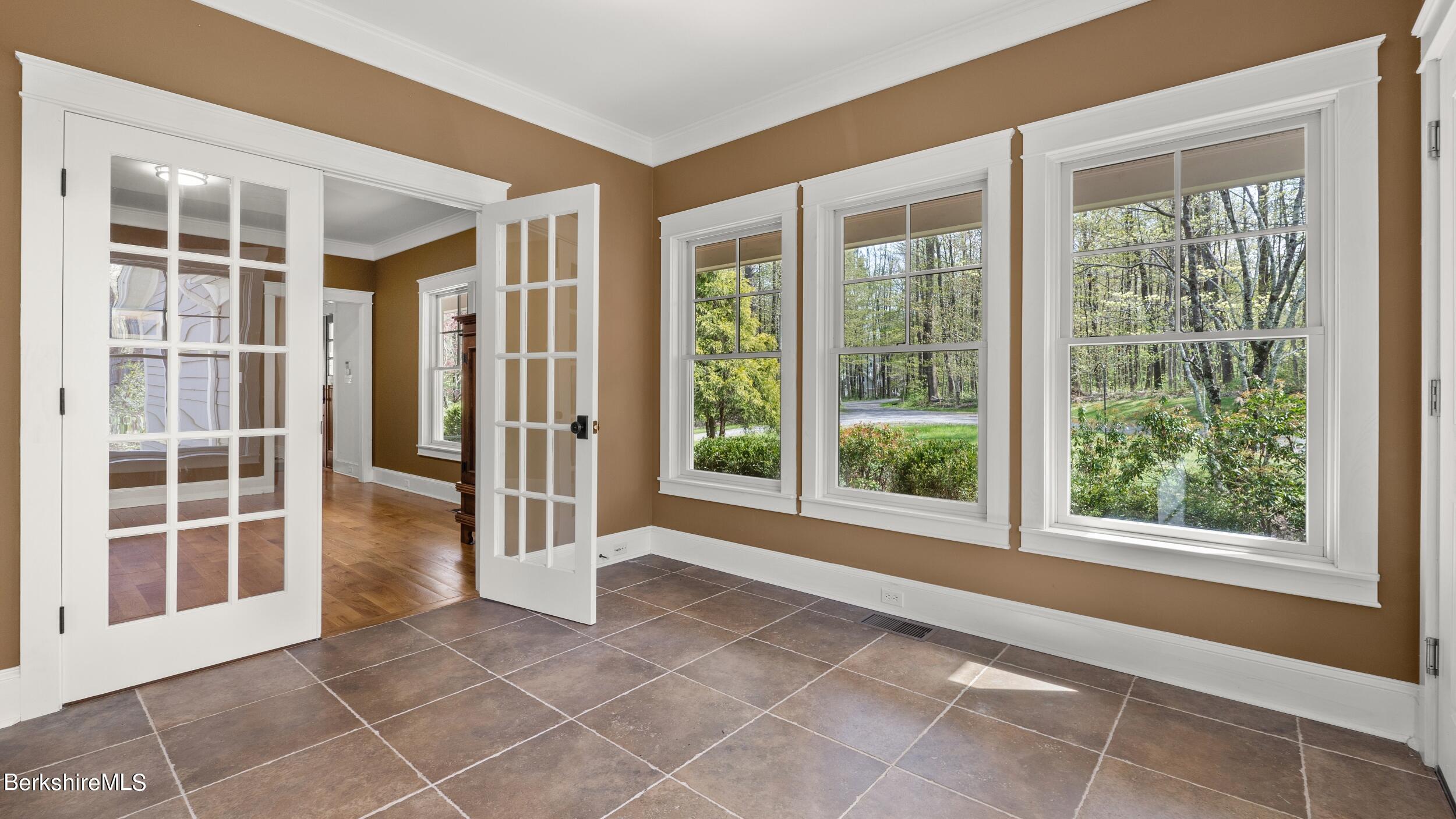 206 Hillsdale Rd