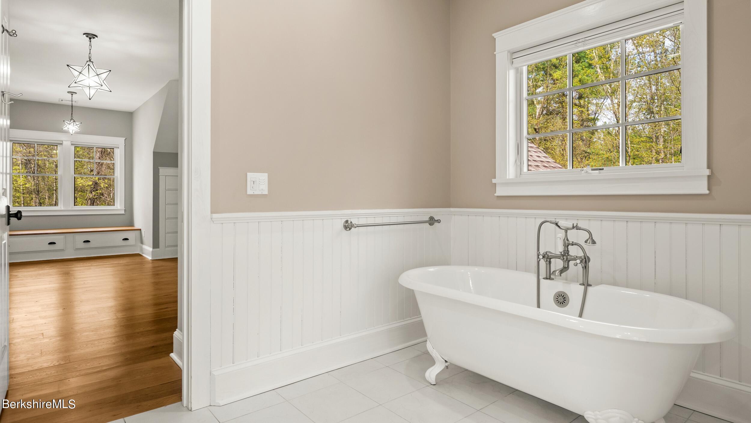 206 Hillsdale Rd