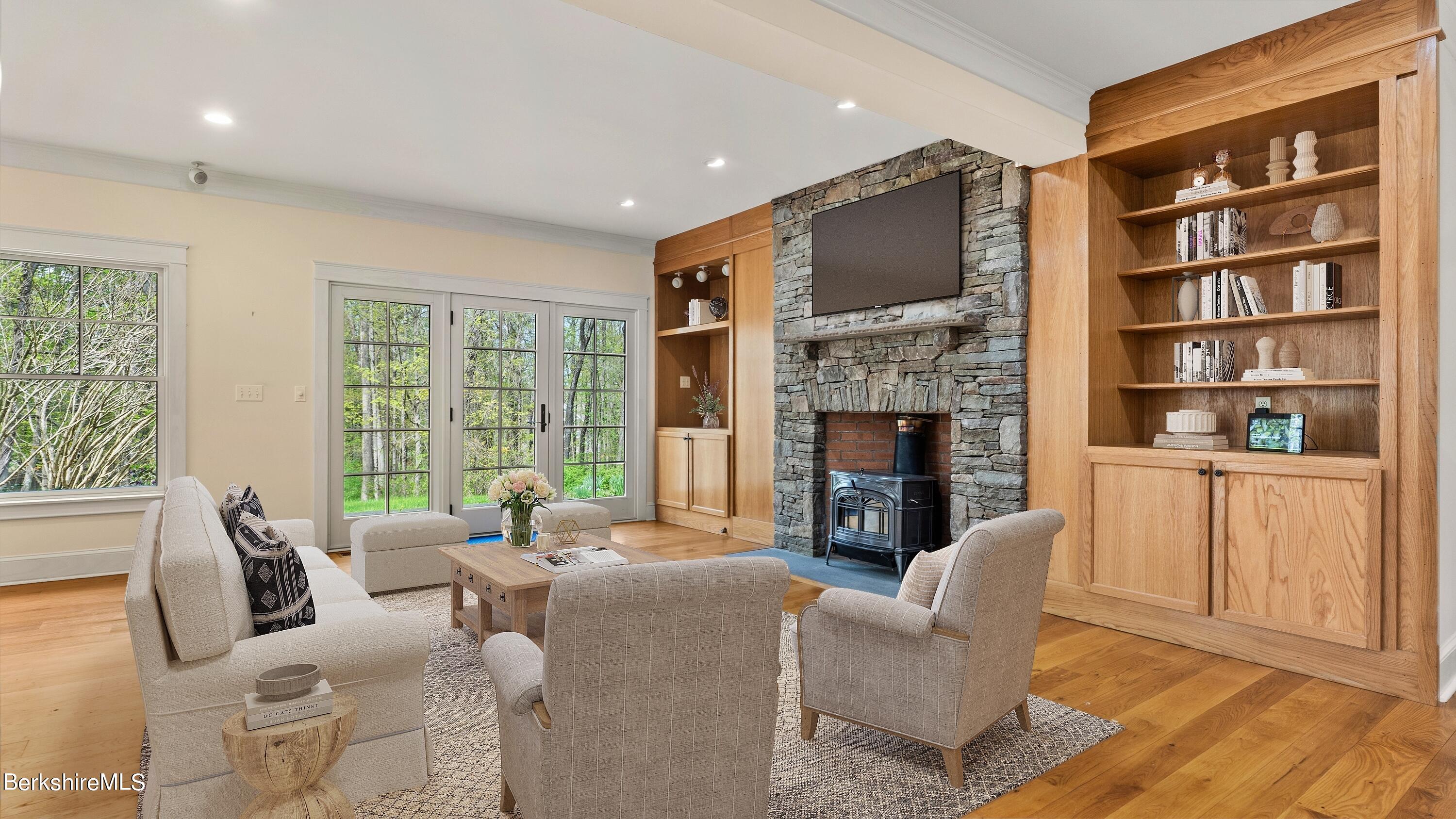 206 Hillsdale Rd