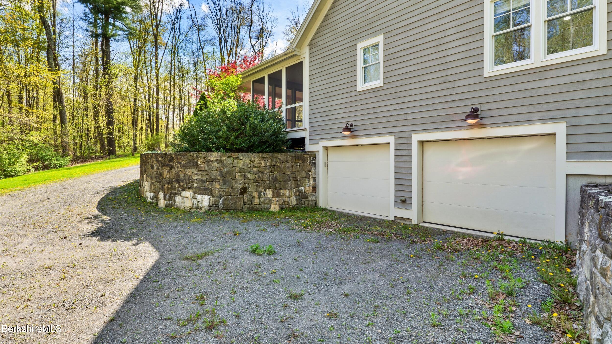 206 Hillsdale Rd
