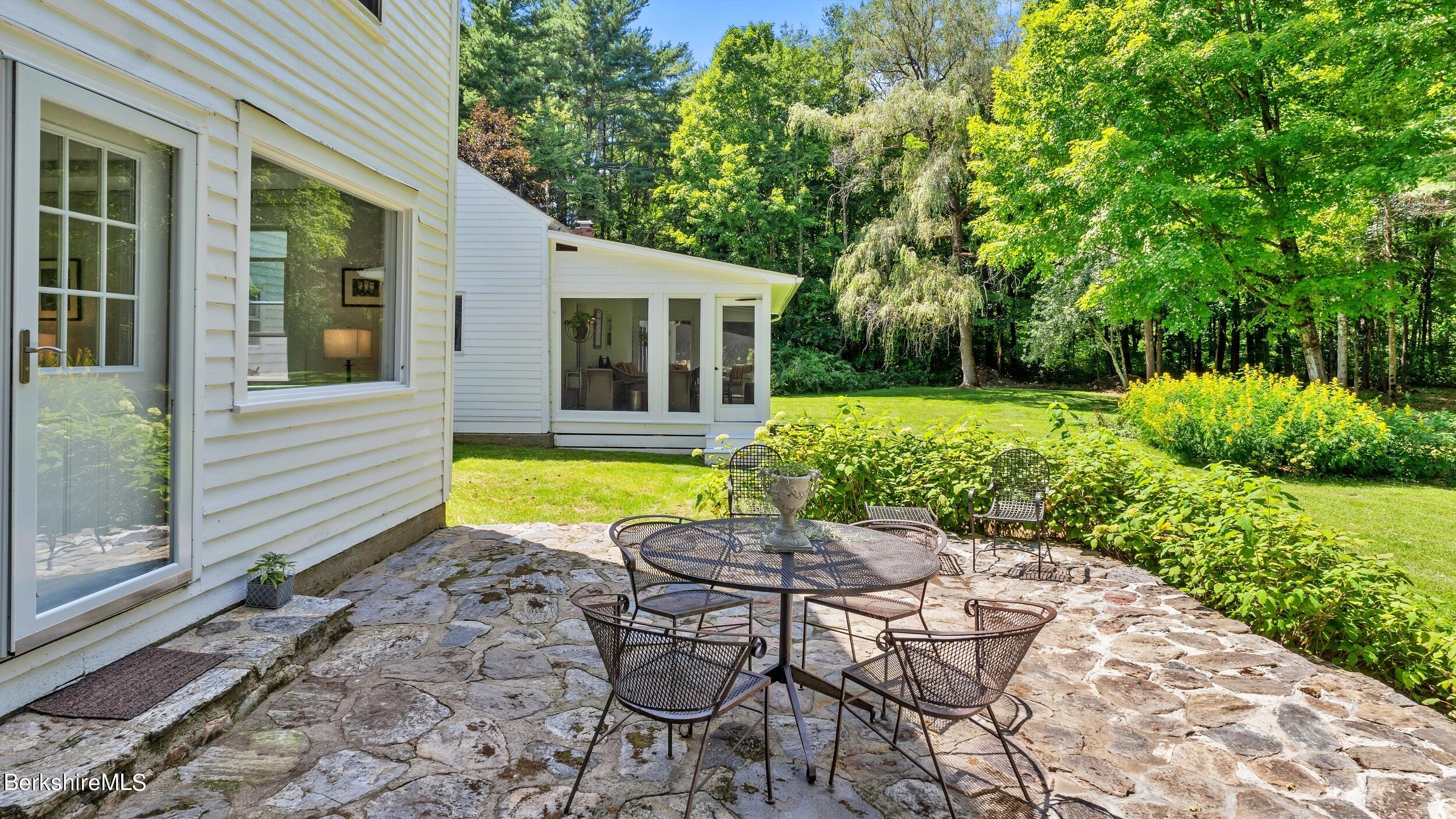 1277 Hartsville Mill River Rd