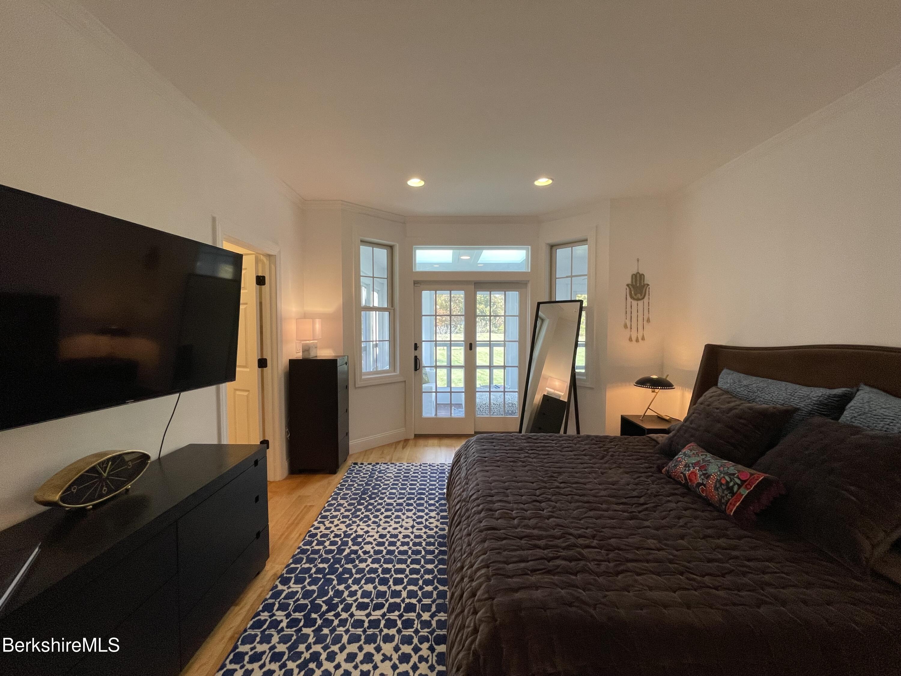 124 Egremont Plain Rd