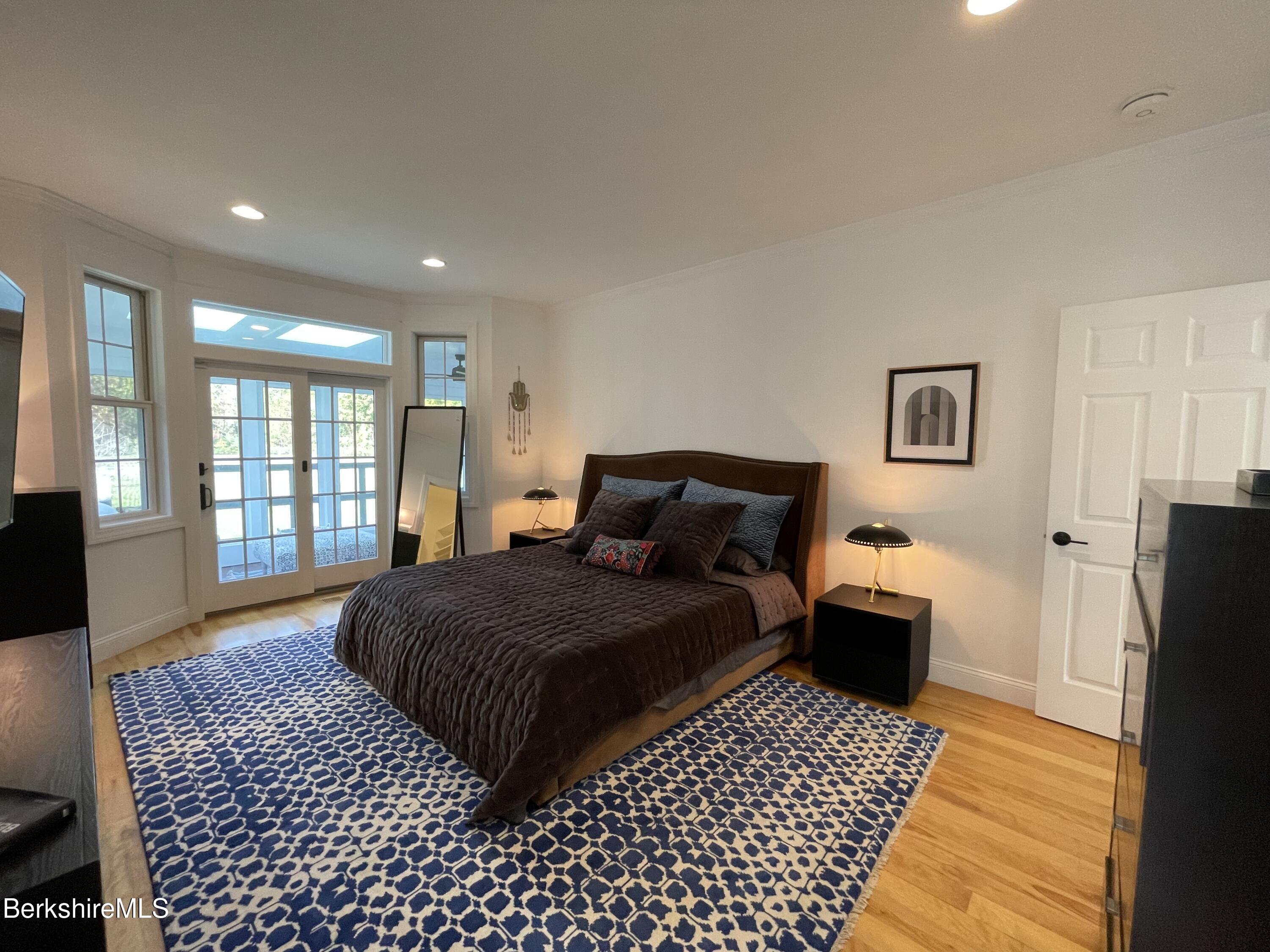 124 Egremont Plain Rd